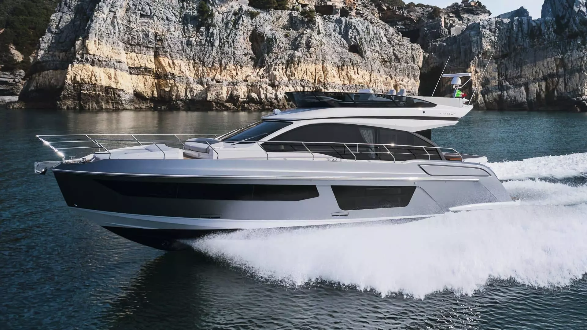 Azimut 53 Is the Perfect Family Boat