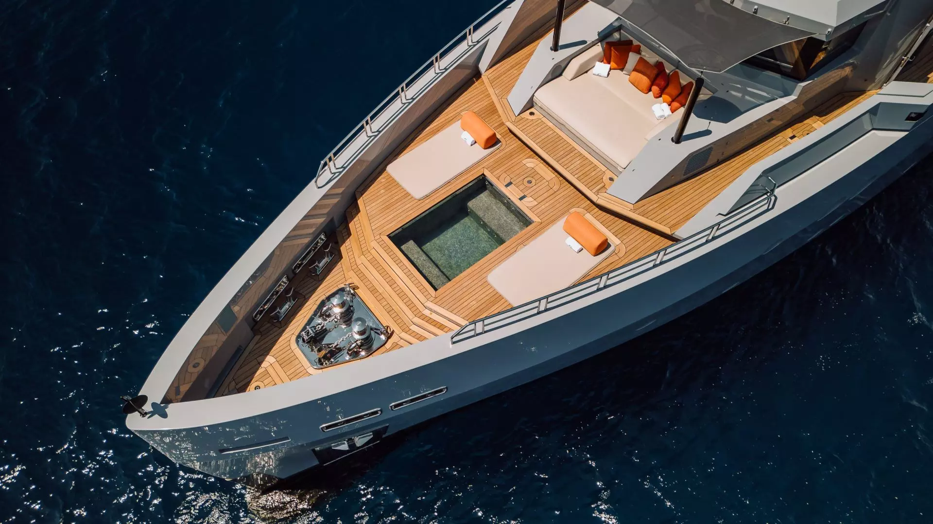 Yacht IN Carmen