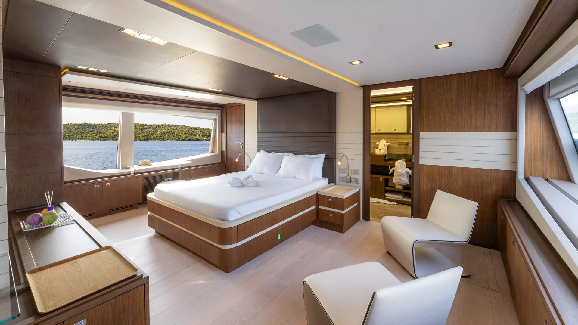 31-Morning-Star-Master-cabin_.jpg