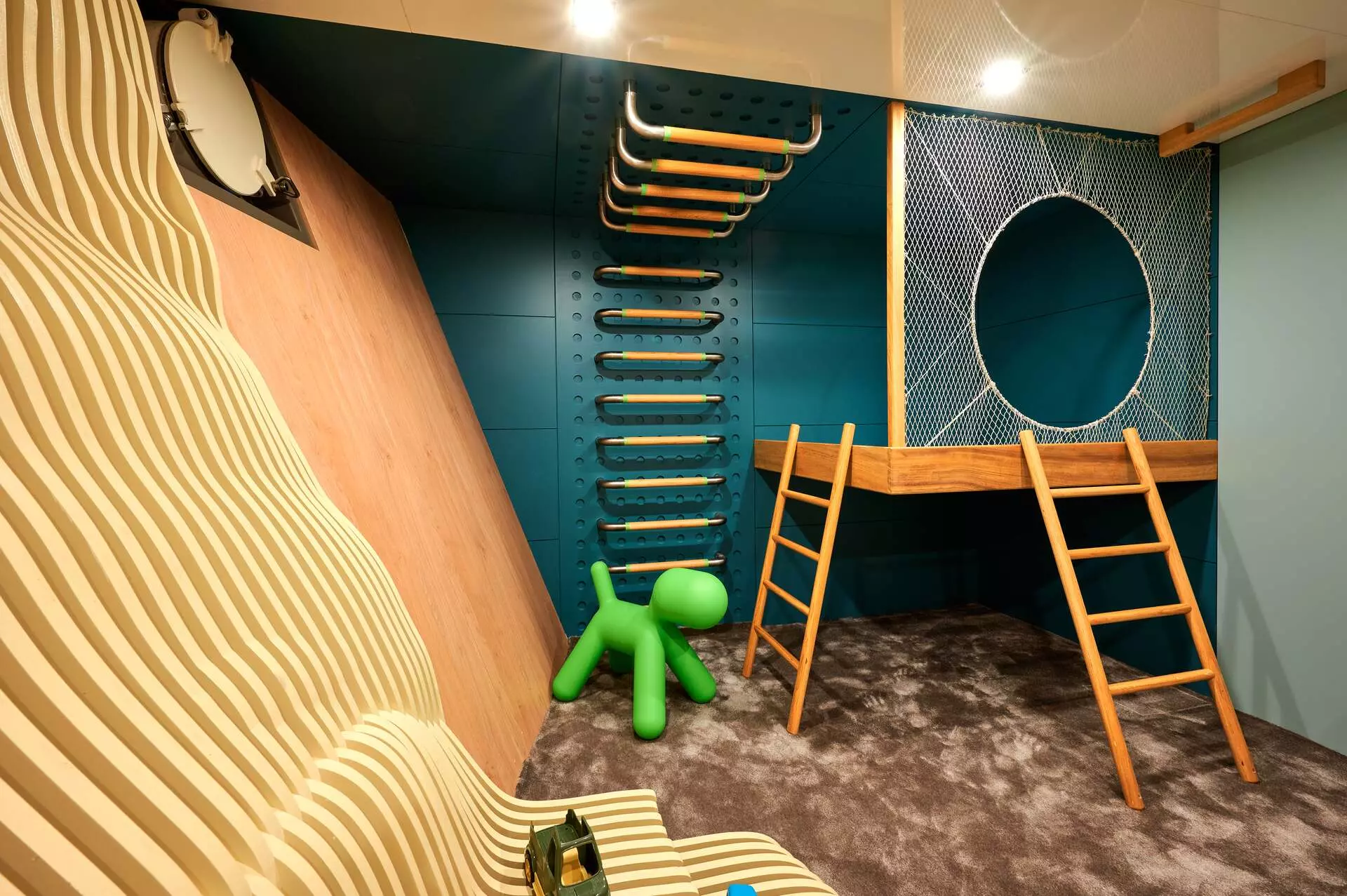 05 - Interior - Amenities - 03 - Playroom (4).jpg