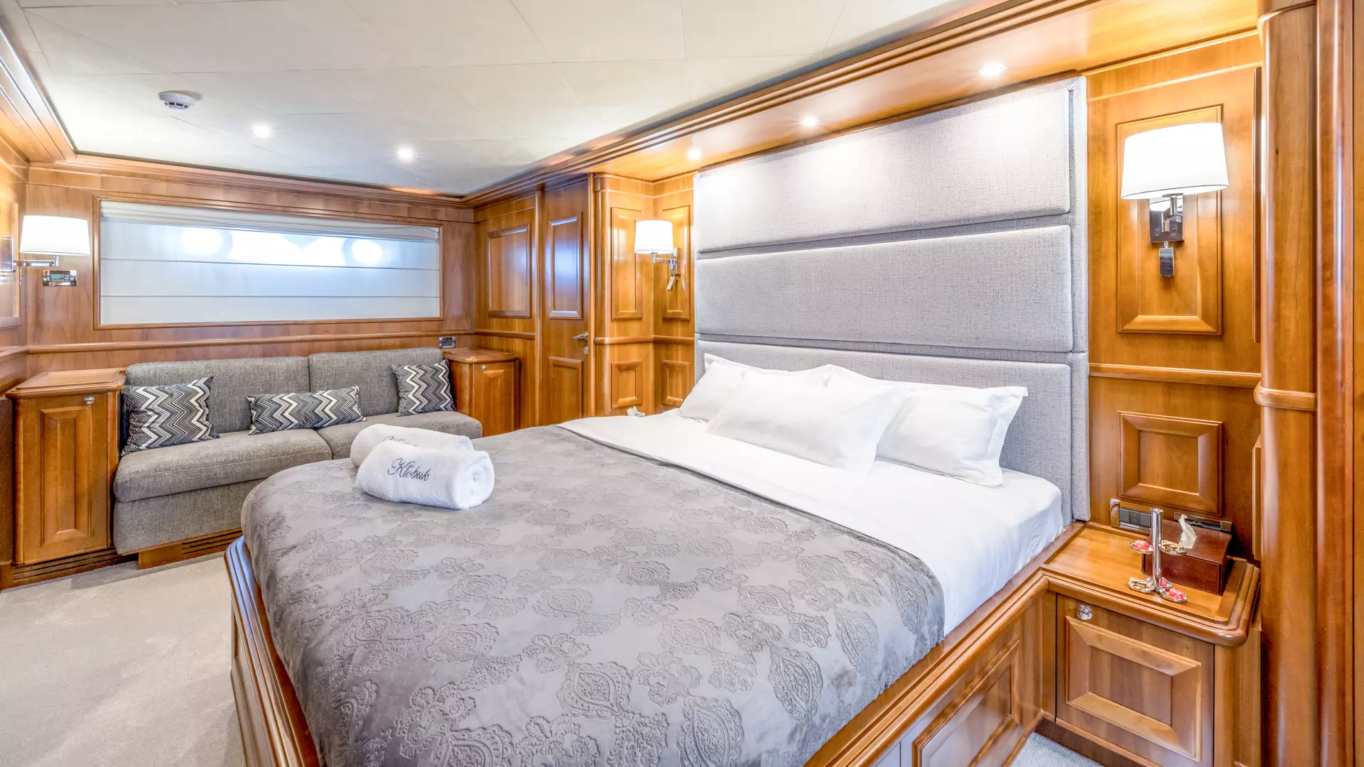 26-Klobuk-VIP-cabin-side-view_.jpg