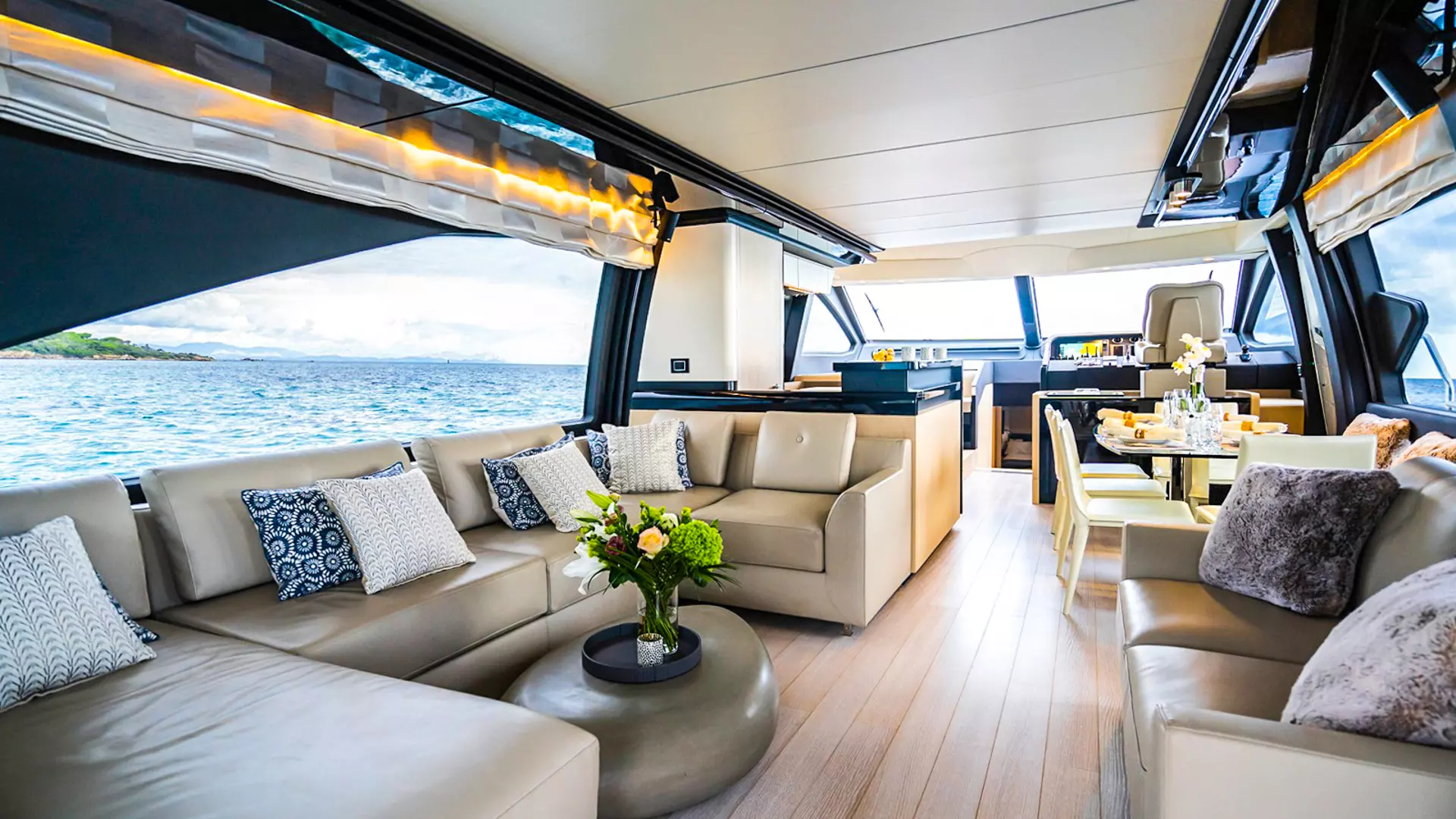 13-Azimut-72-Fly-Mineira-salon _ _.JPG