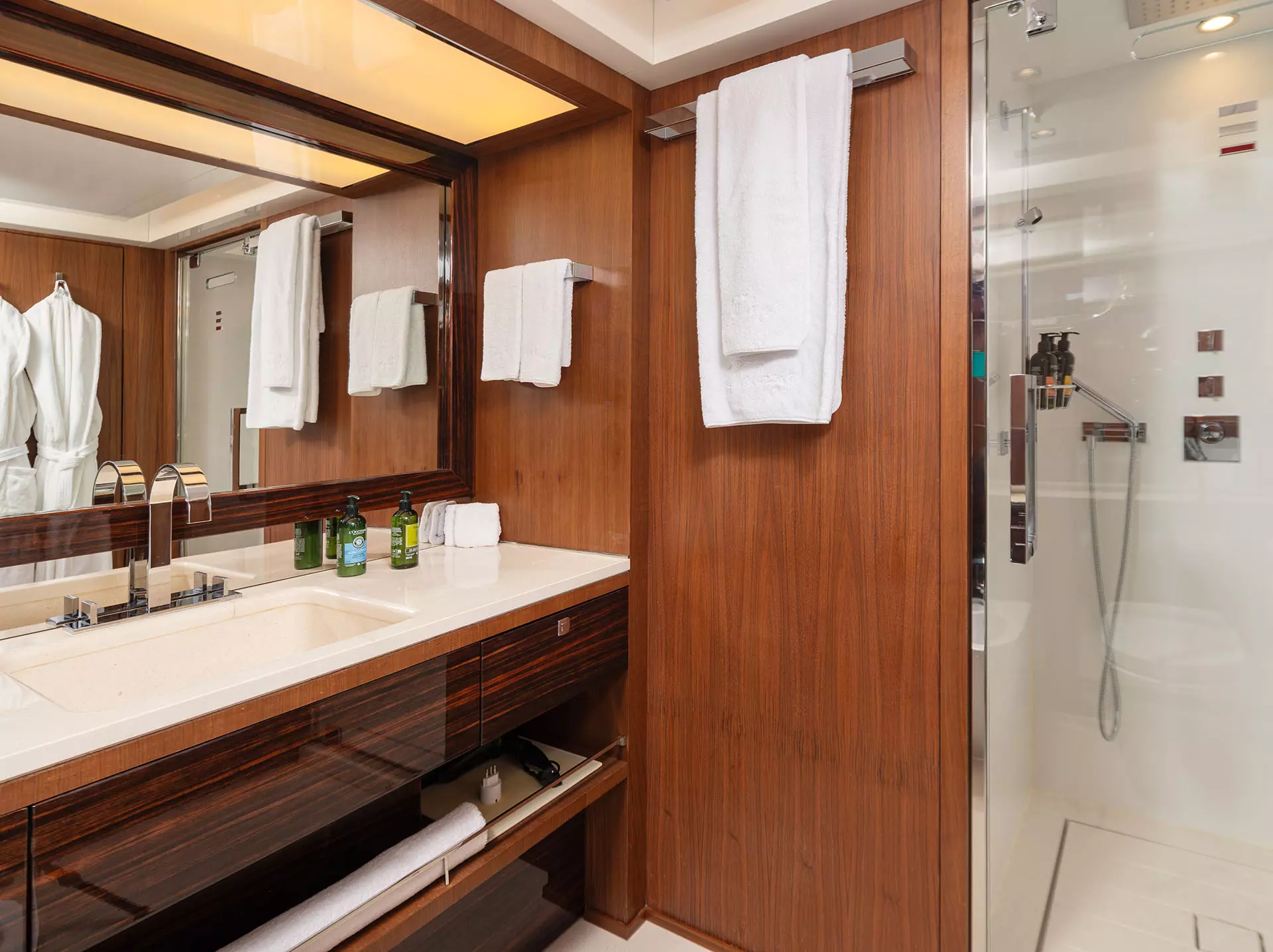 Twin ensuite (2).jpg