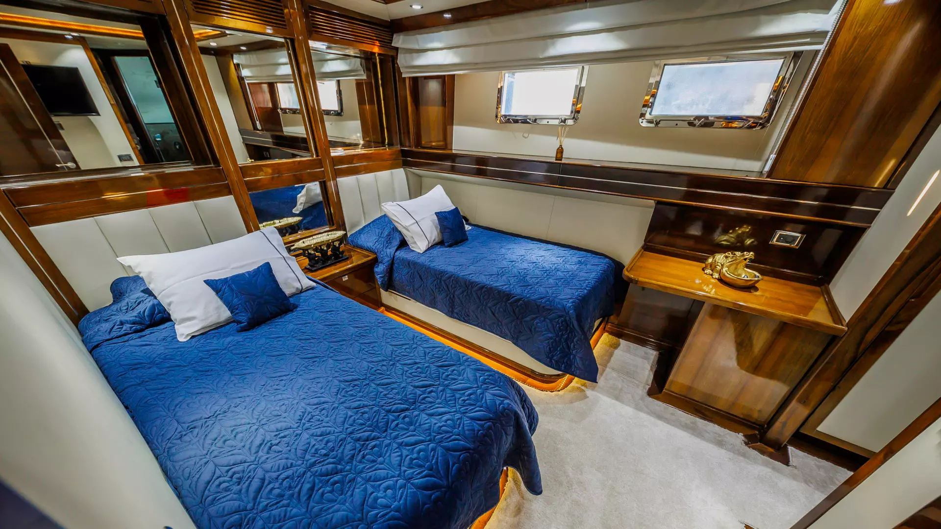 25-Apna-Double-cabin.JPG