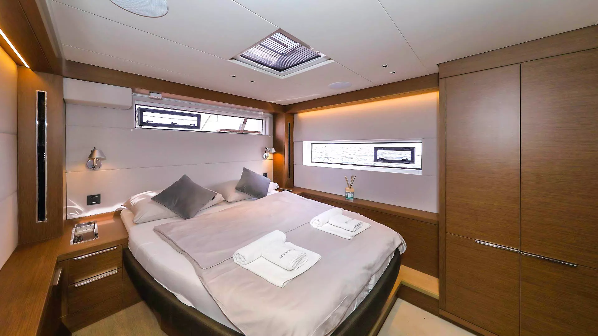24-Lagoon-Sixty-7-VIP-cabin _ _.JPG