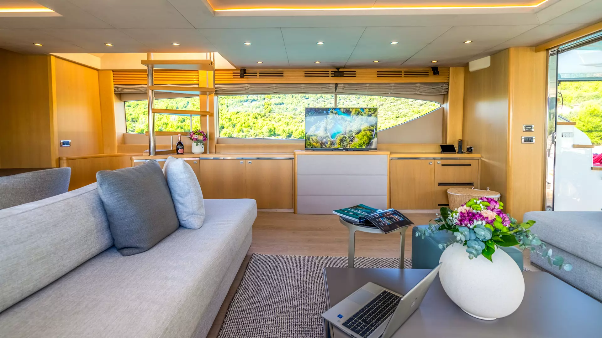 16-INSIEME-salon-side-view_.jpg