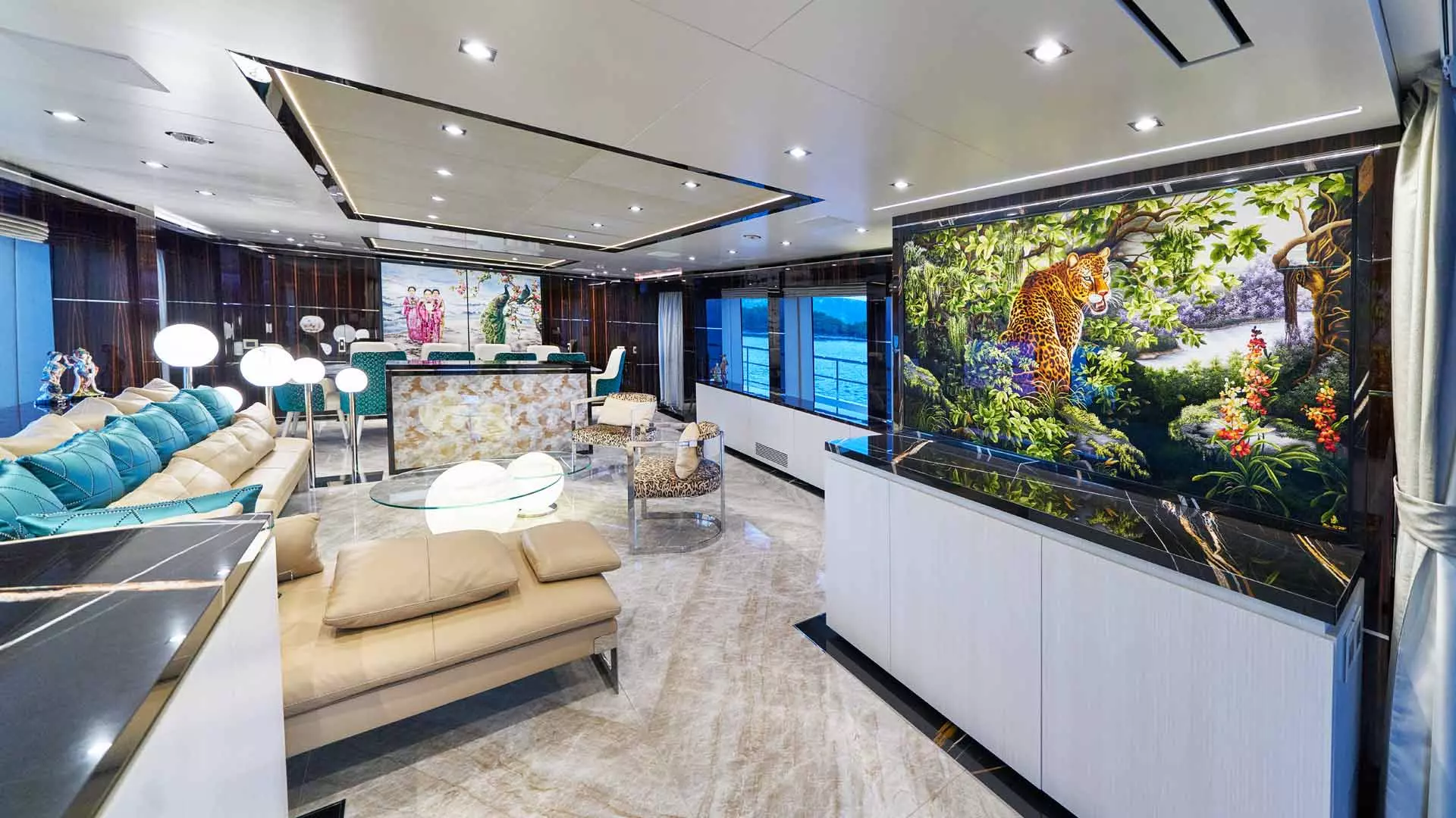 10-HAPPY-ME-main-deck-salon.jpg