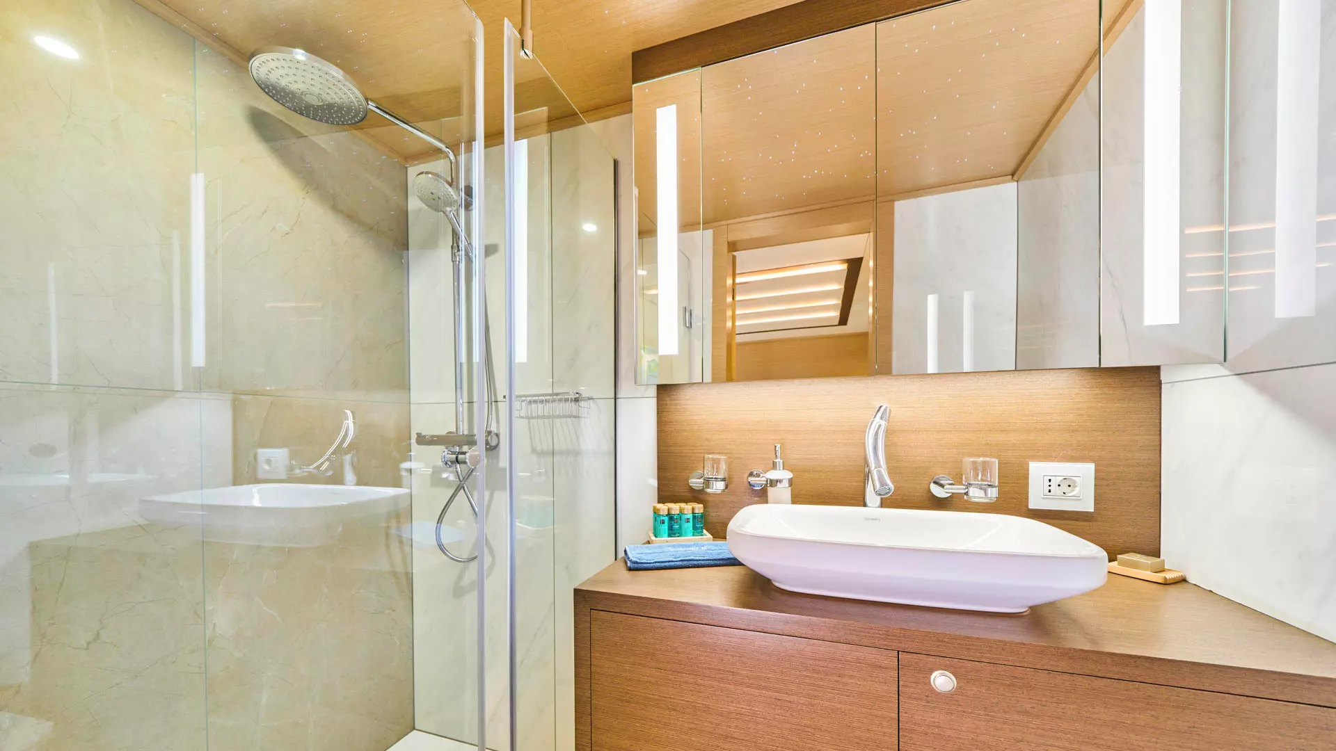 29-Omnia-Double-cabin-toilet _ _.JPG