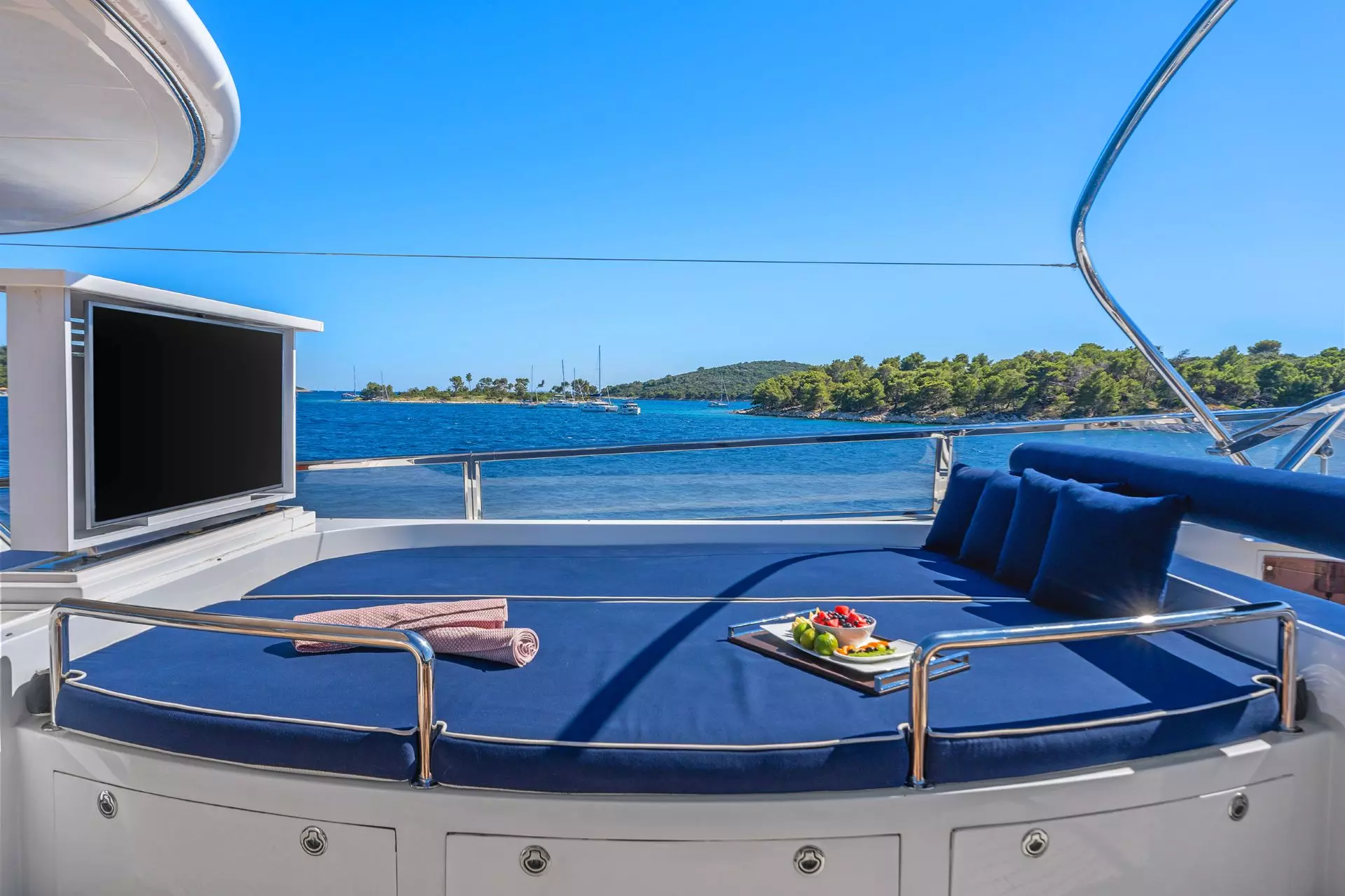 06-Conte Stefani - flybridge TV.jpg