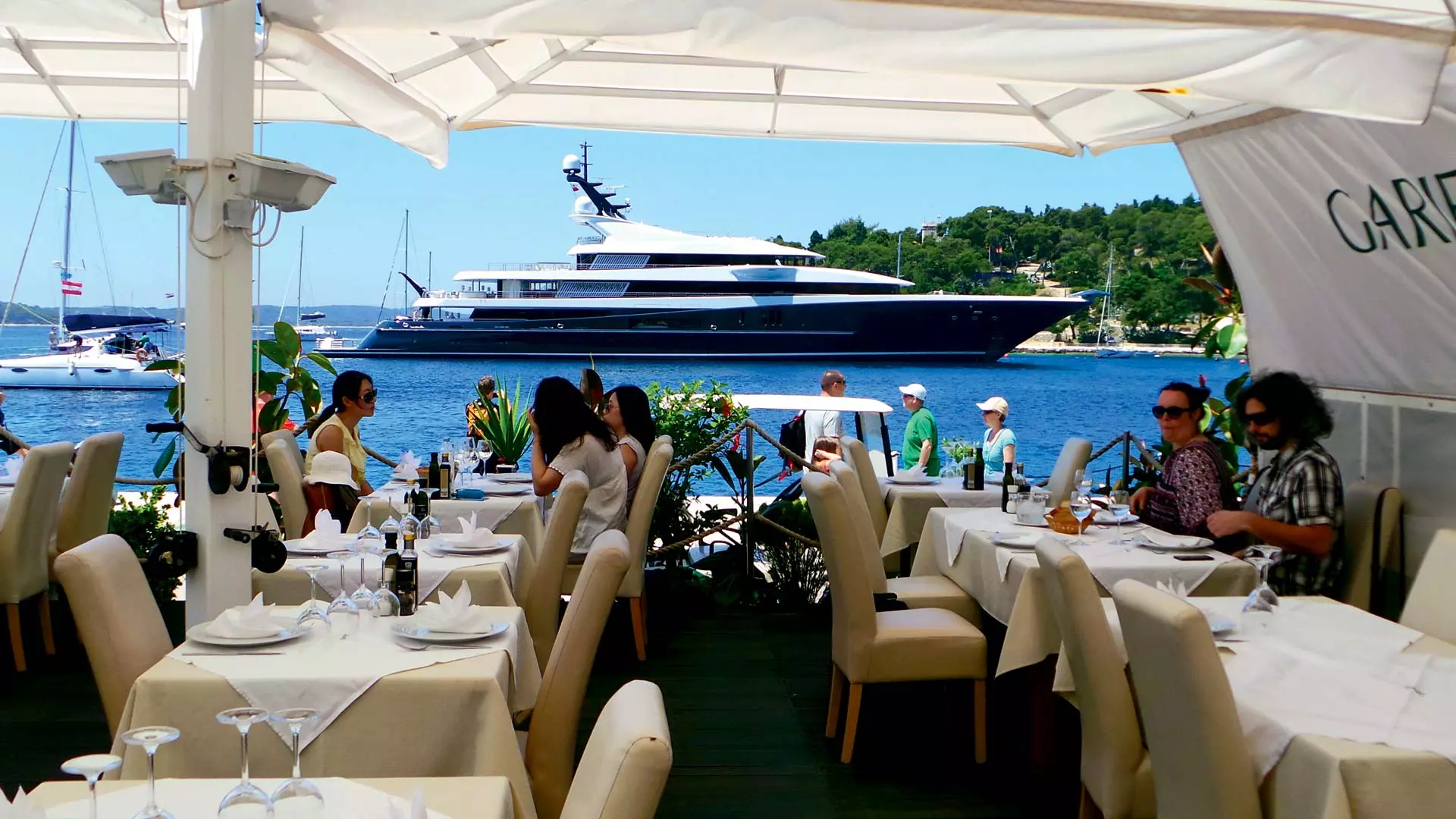 Insider’s Guide to Favourite Restaurants on Hvar: Unveiling the Island’s Culinary Treasures