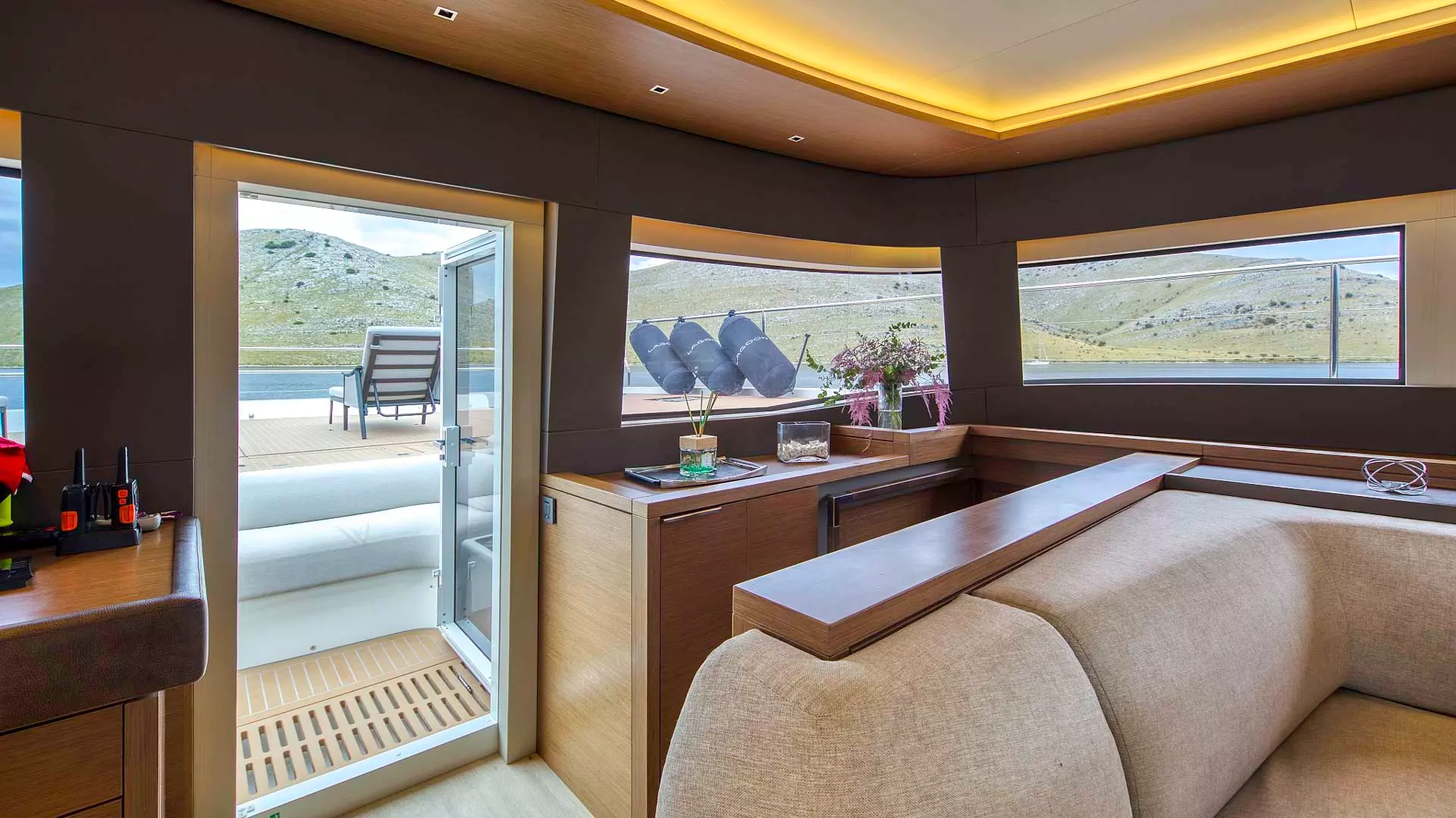 20-Lagoon-Sixty-salon-view-towards-the-foredeck _ _.JPG