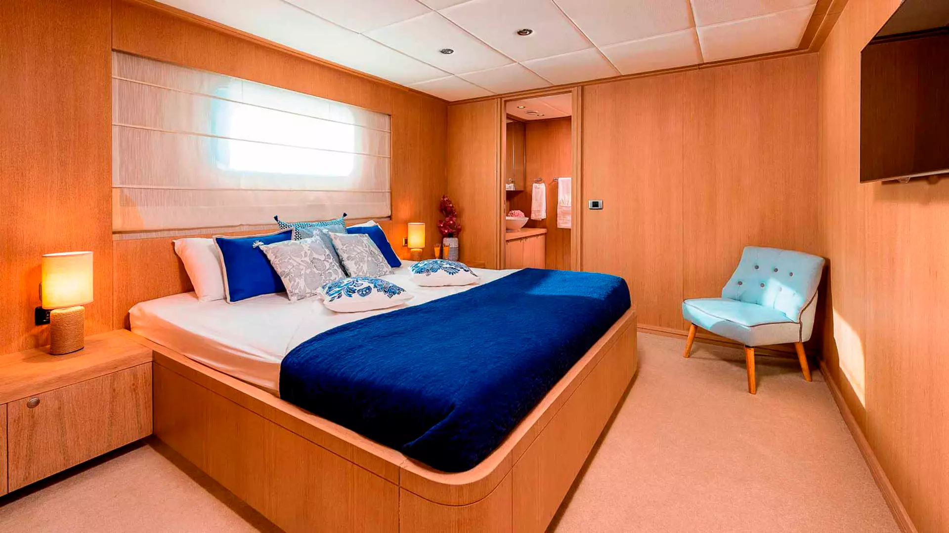26-GRACE-lower-deck-double-cabin.jpg