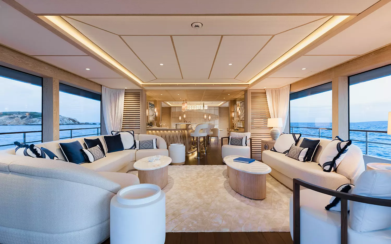 19 CALYPSO_Main Salon1.jpg