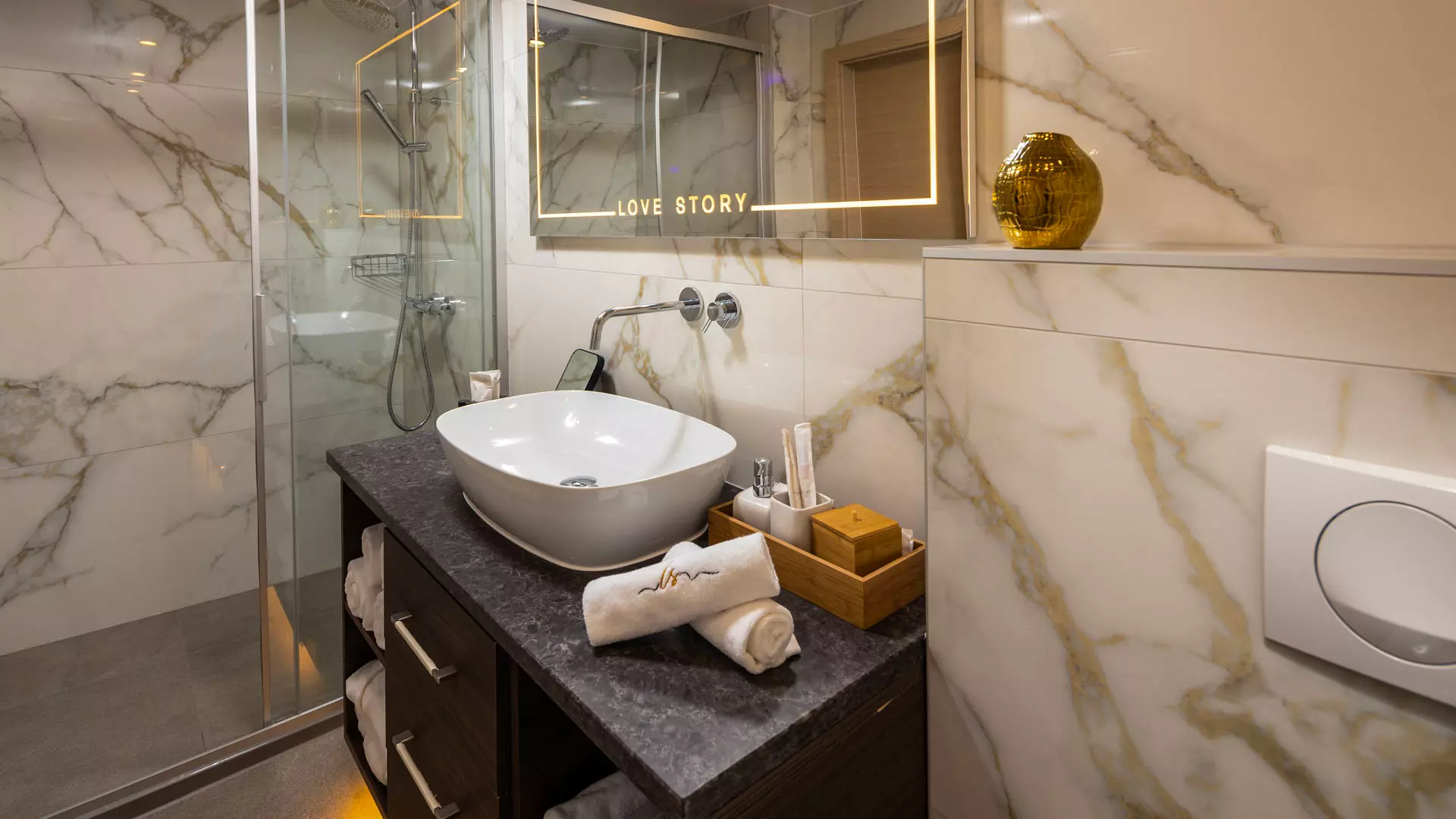 22-Love-story-Double-toilette.jpg