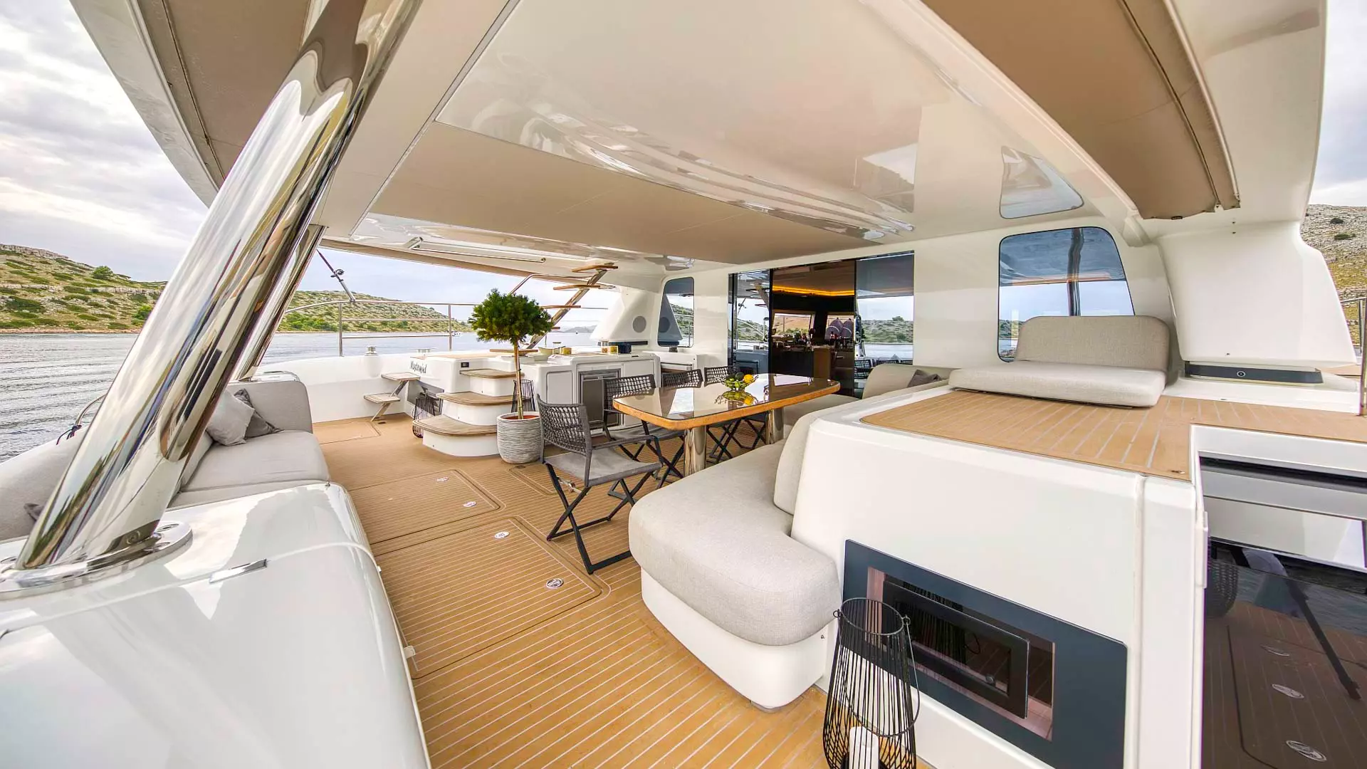 14-Lagoon-Sixty-7-aft _ _.JPG