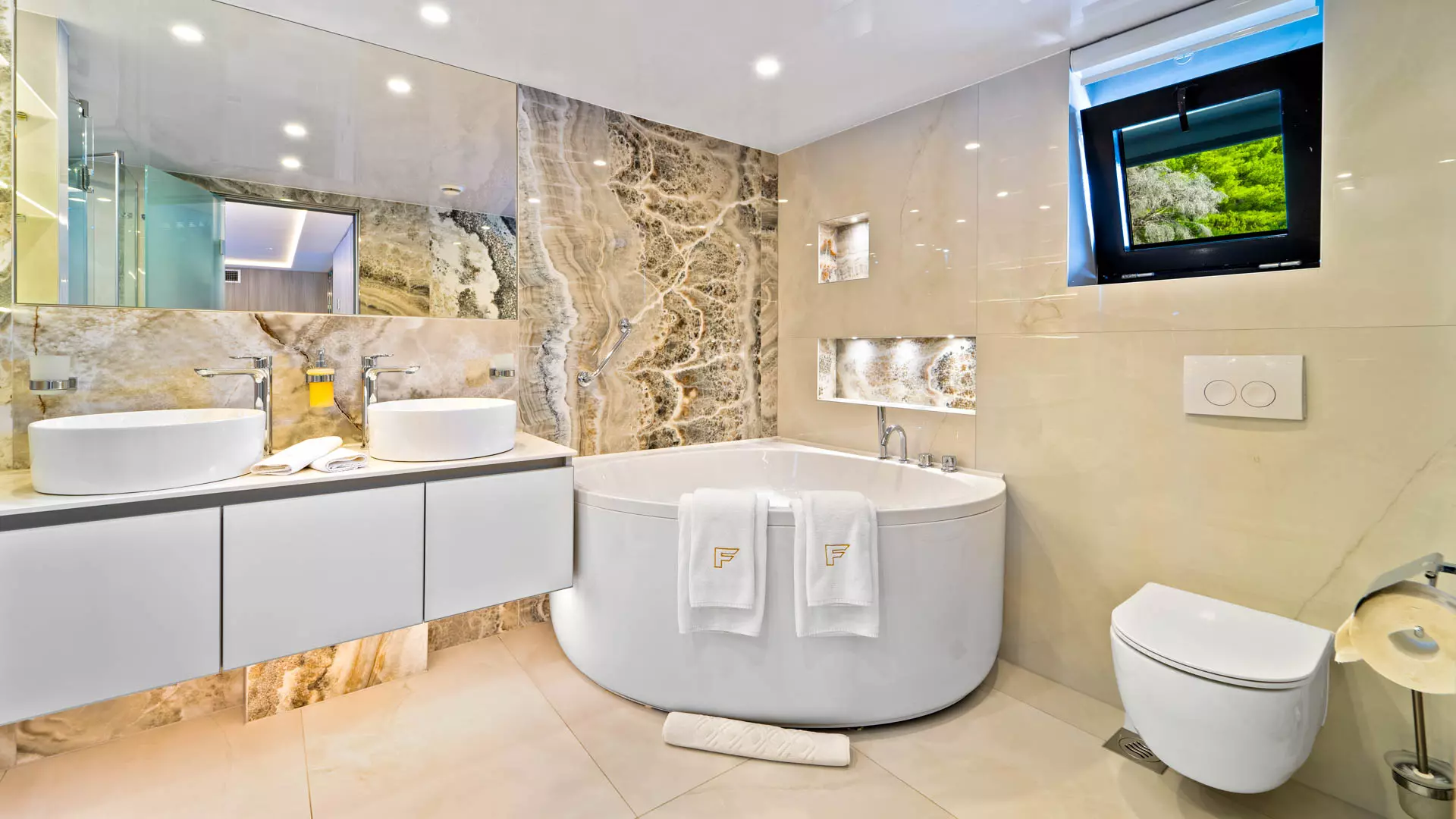 36-Freedom-bathroom.jpg