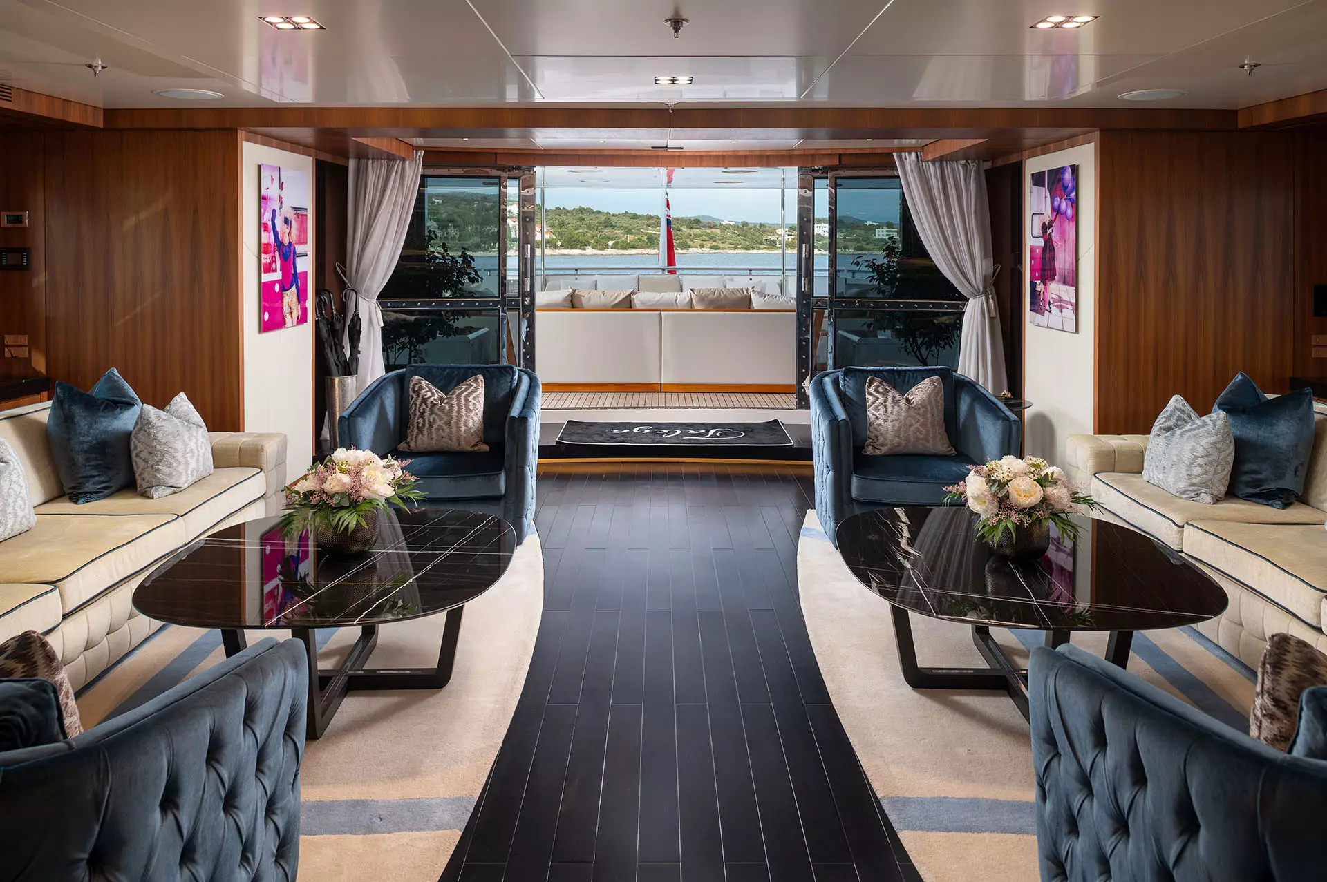 Main deck saloon (3).jpg