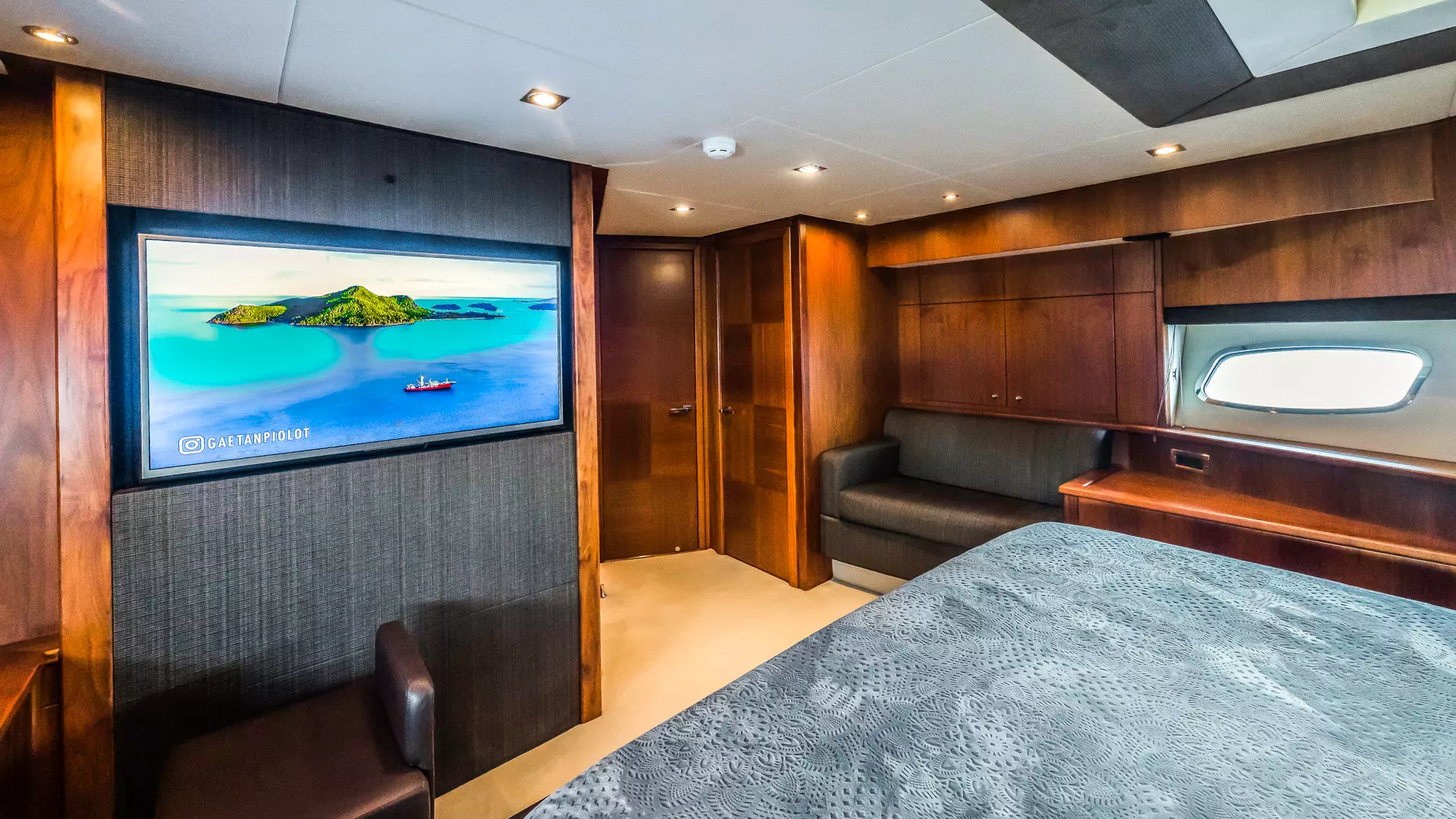 28-The-best-way-VIP-cabin-other-view.JPG