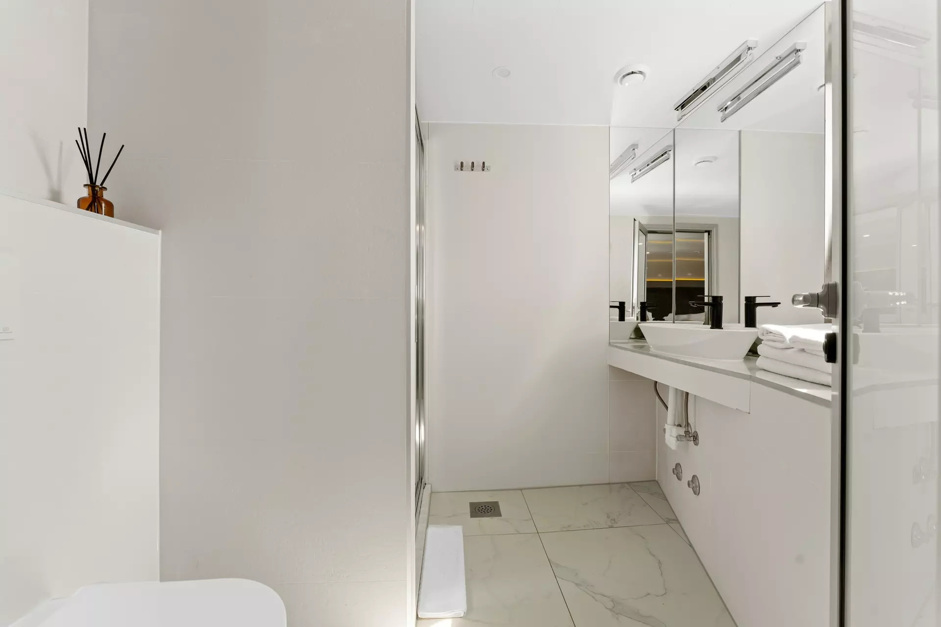 88. ALFA MARIO Double cabin en suite - Lower deck.jpg