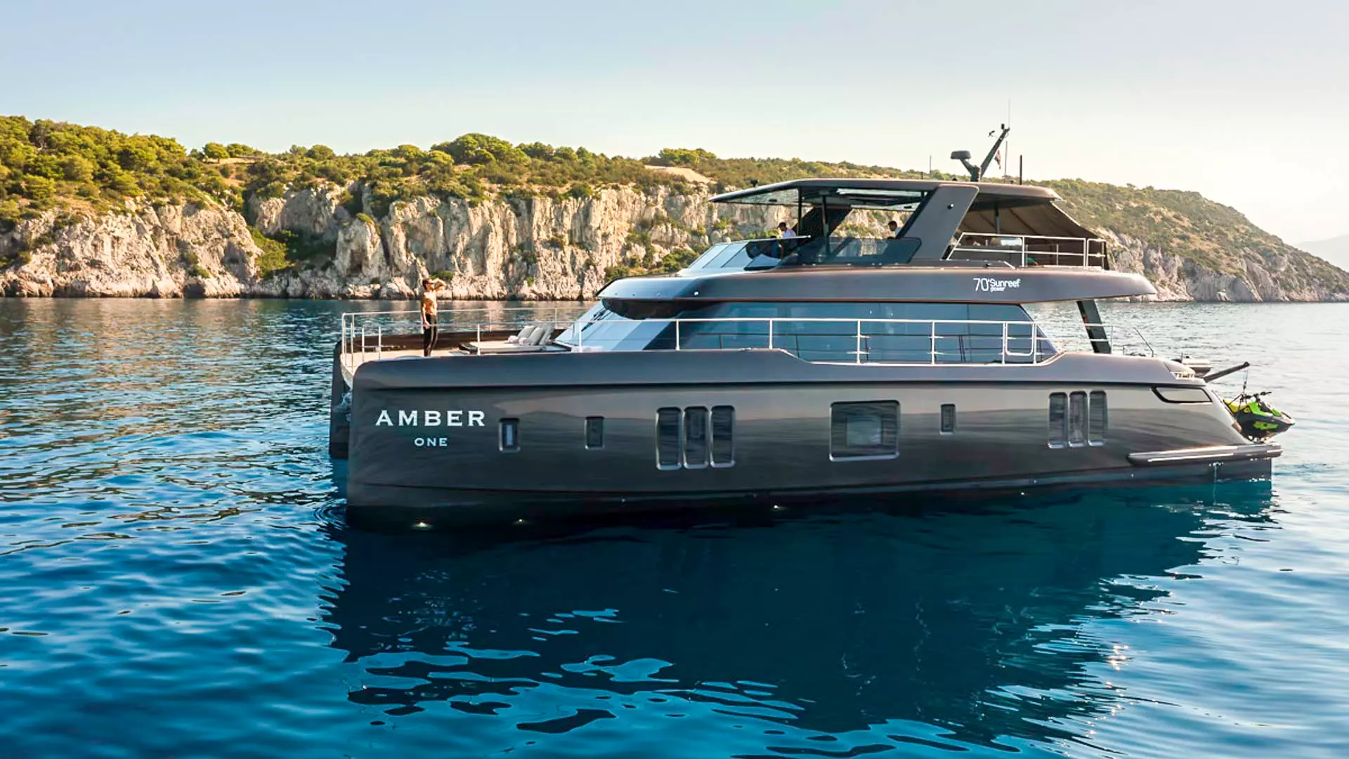 01-Sunreef-70-power-cruising-side-view.JPG