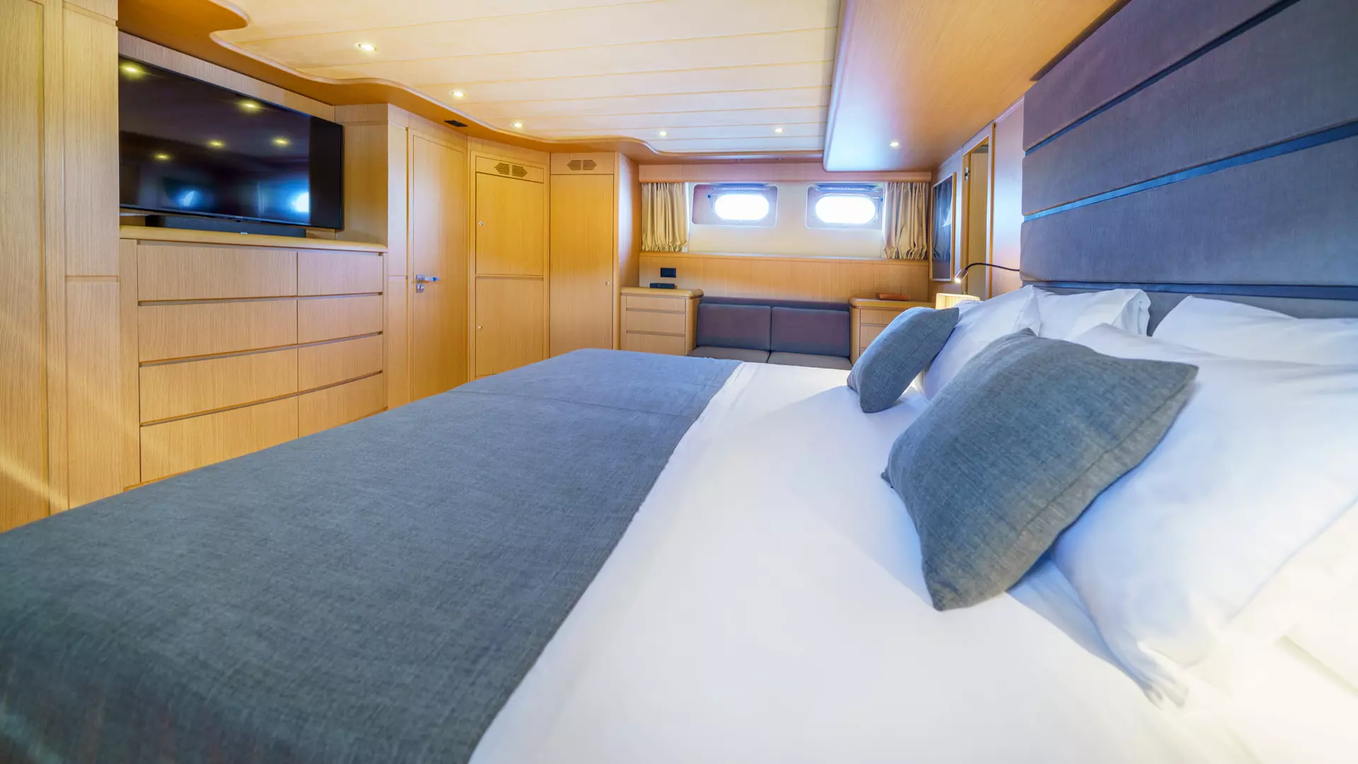 29-Phantom-master-cabin-perspective_.jpg