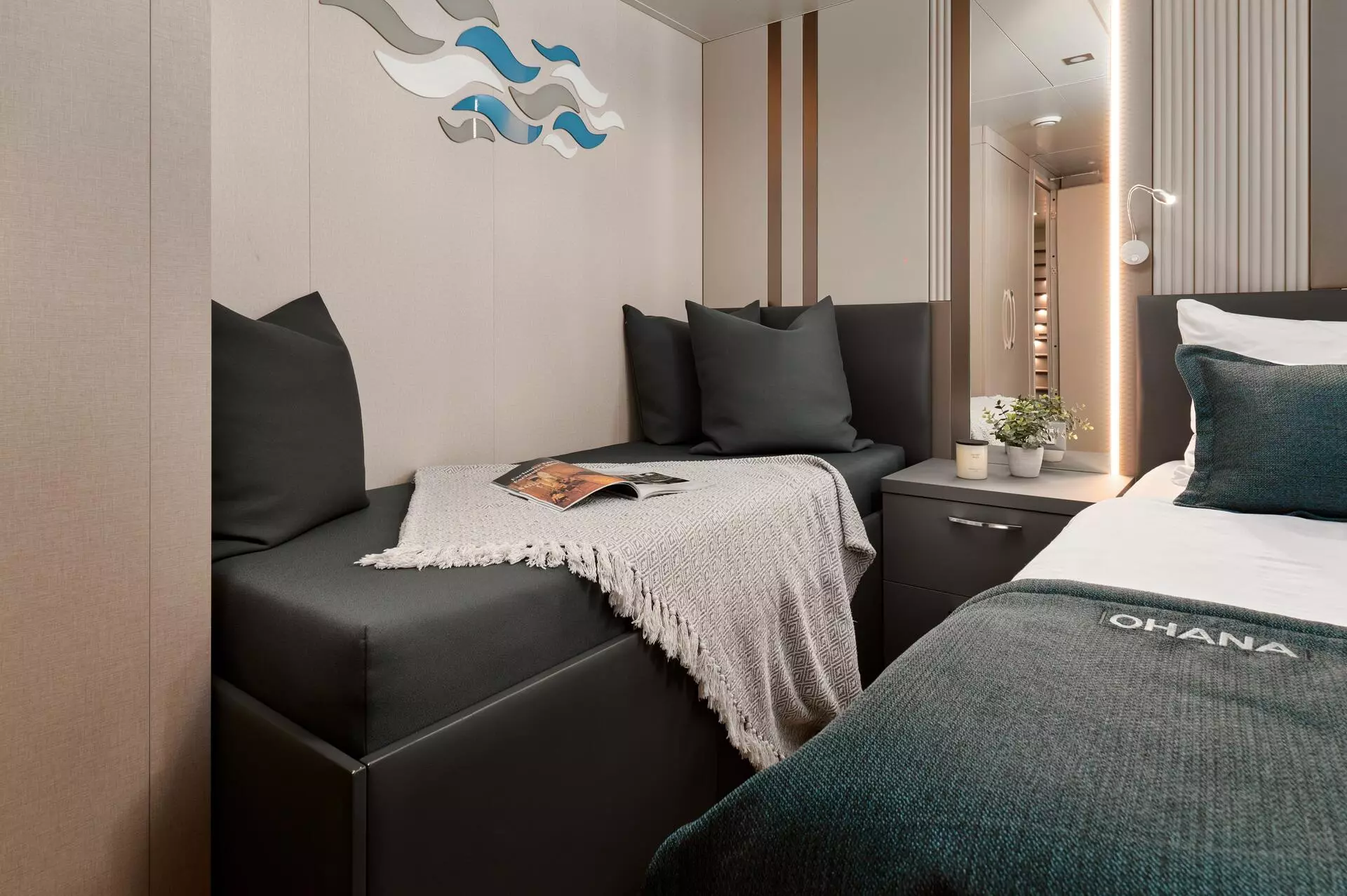 08 - Interior - Cabins - Triple Cabin (2).jpg