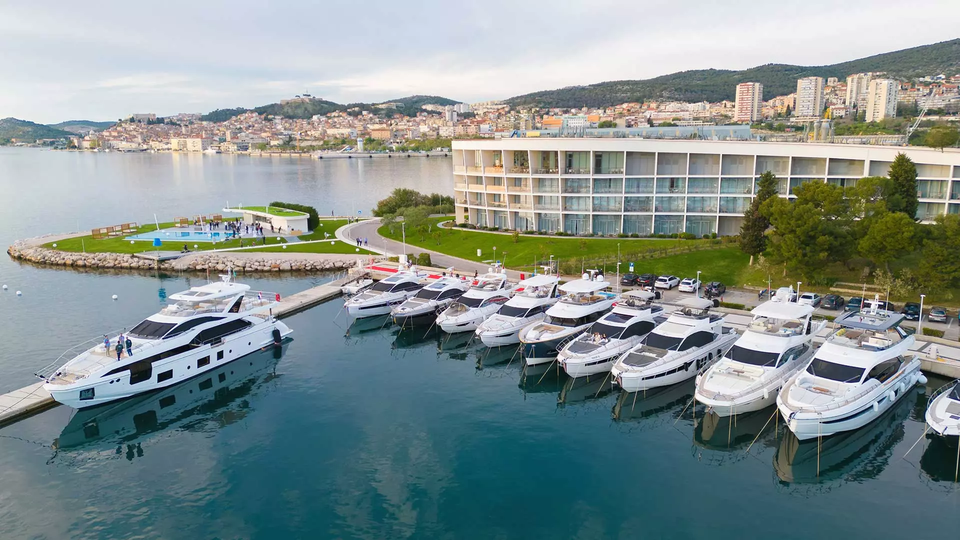 Splendid Yachting Goes International