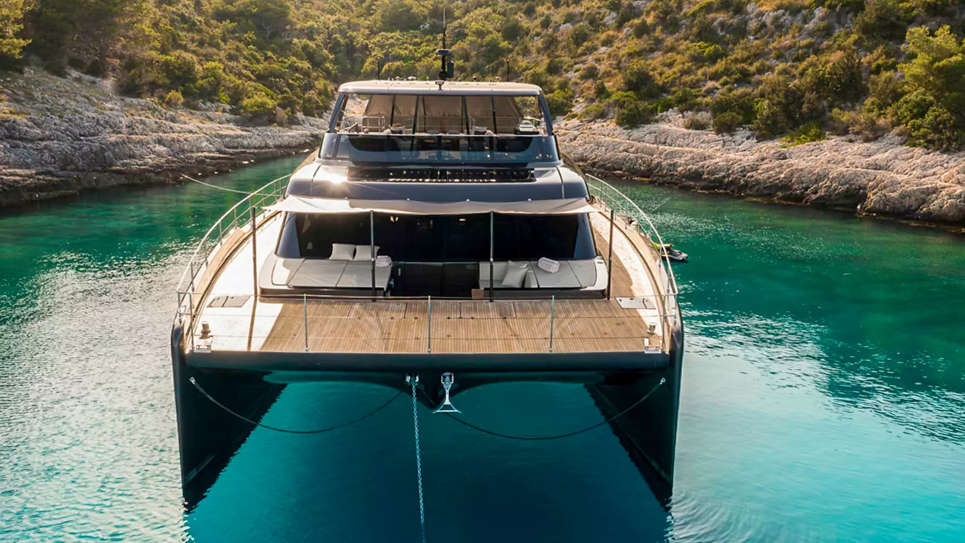 06-Sunreef-70-power-foredeck-view.JPG