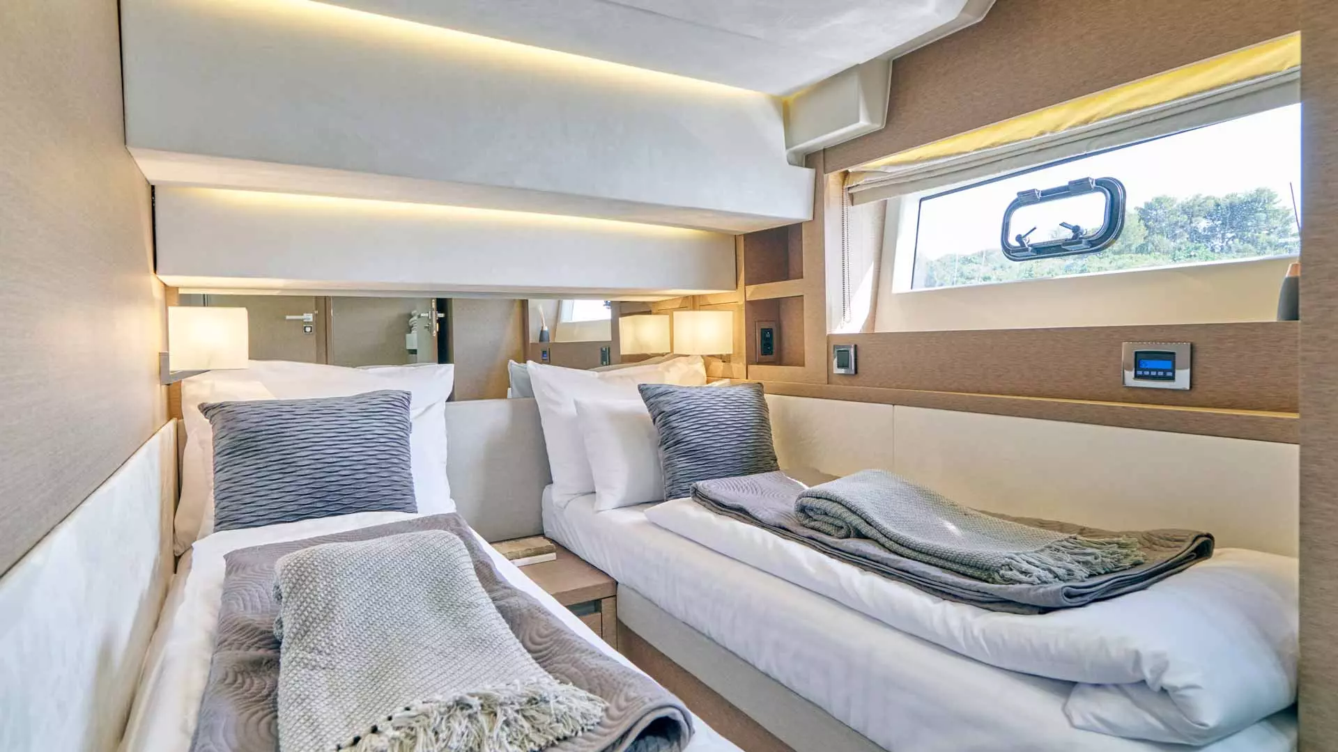 27-Simull-twin-cabin.jpg