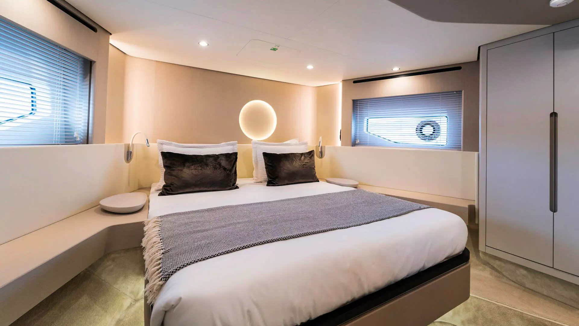 15-Donna-VIP-cabin.jpg