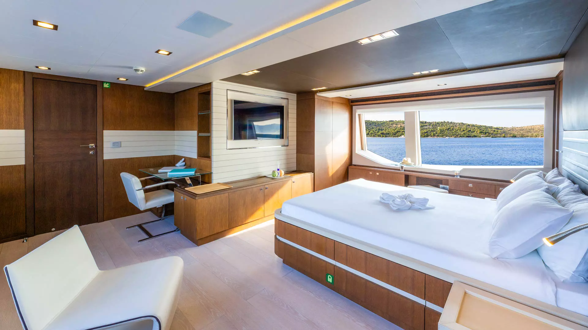 33-Morning-Star-Master-cabin_.jpg