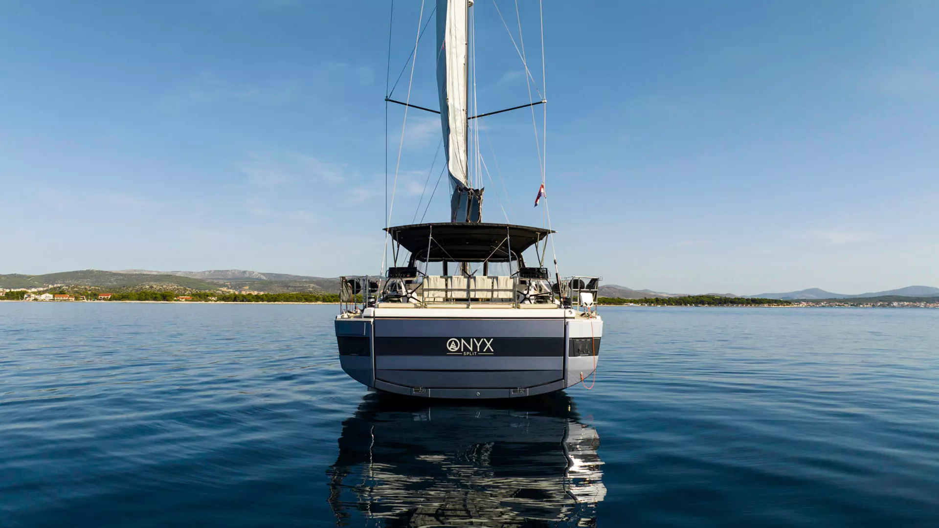 01-Oceanis-62-aft-view-_-_.jpg