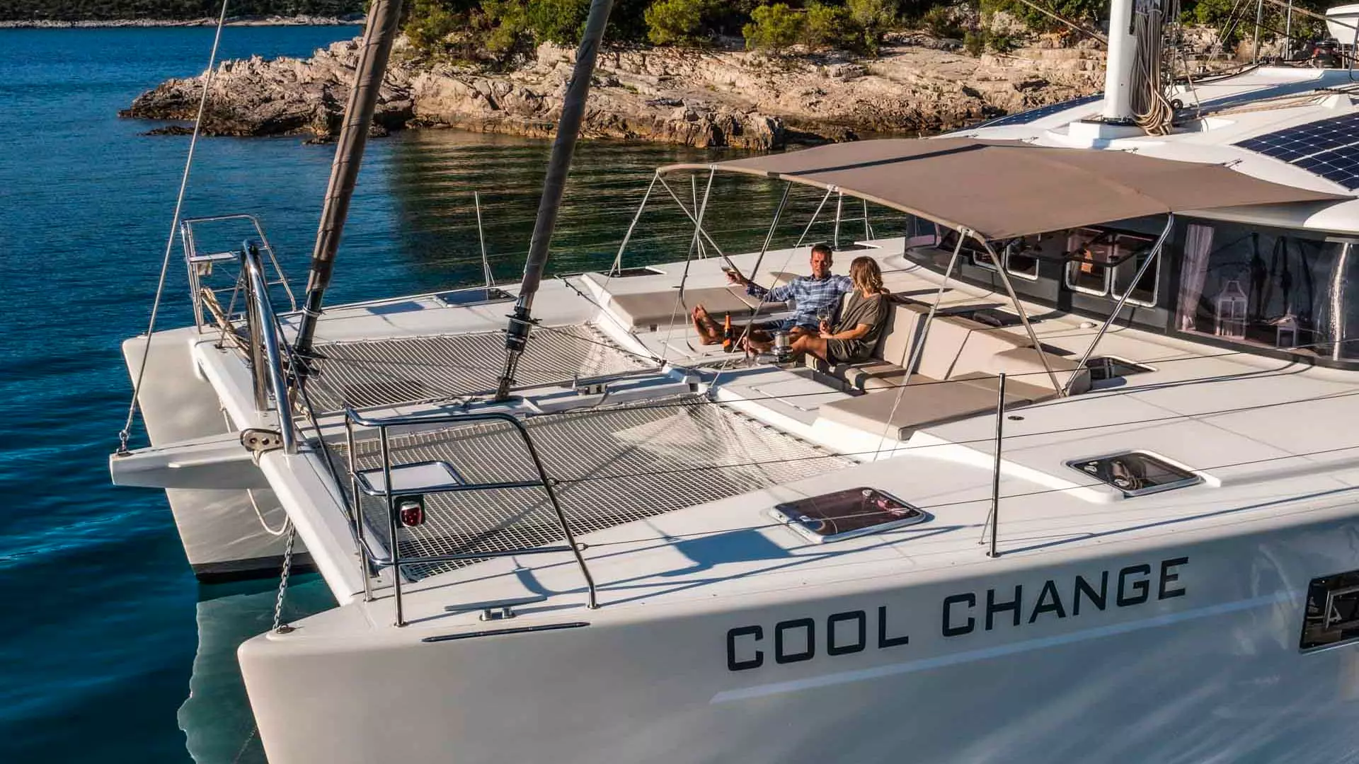 06-Lagoon-560-S2-foredeck.jpg