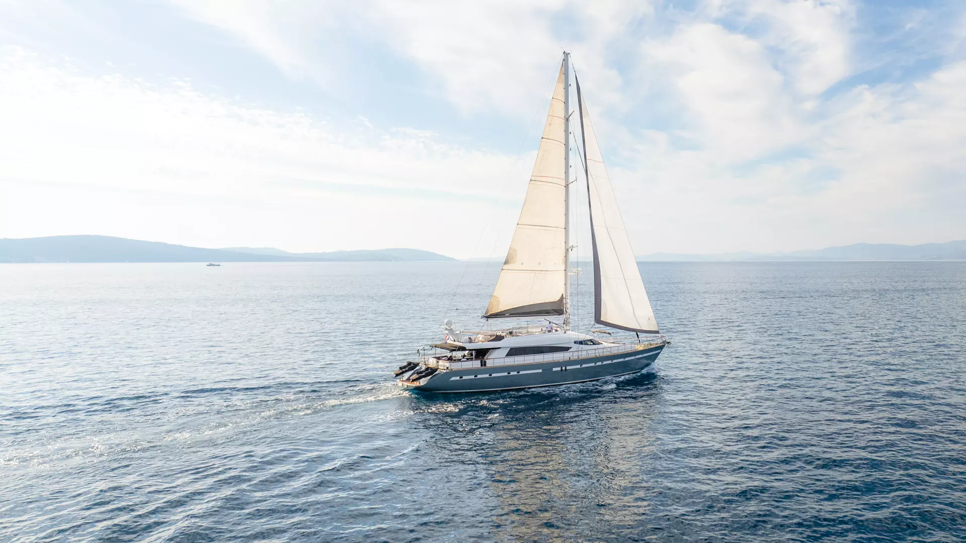 San Limi in sail
