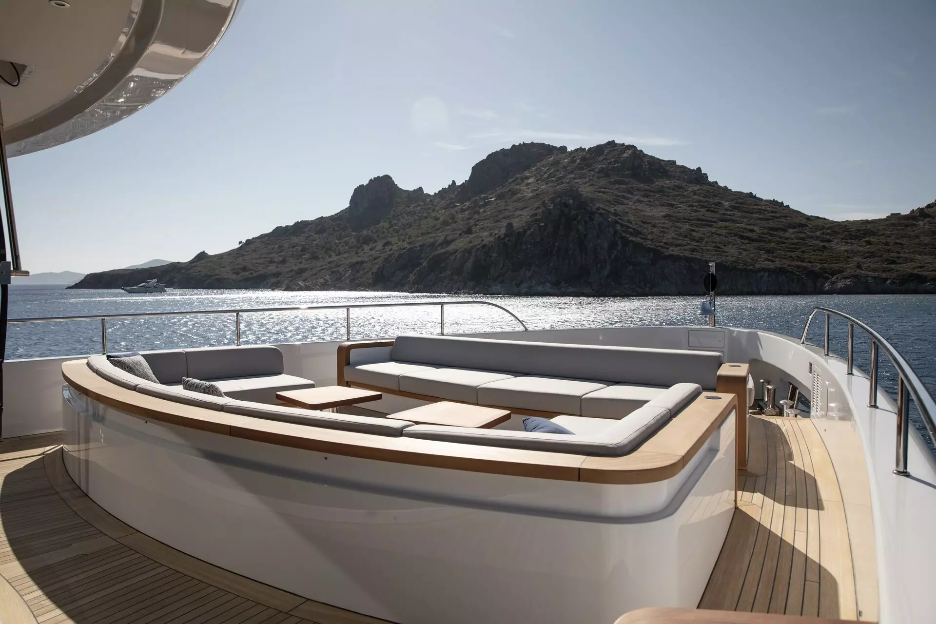 08 LEXSEA_15b.Upper Deck Forward - Sunbathing Area.jpg