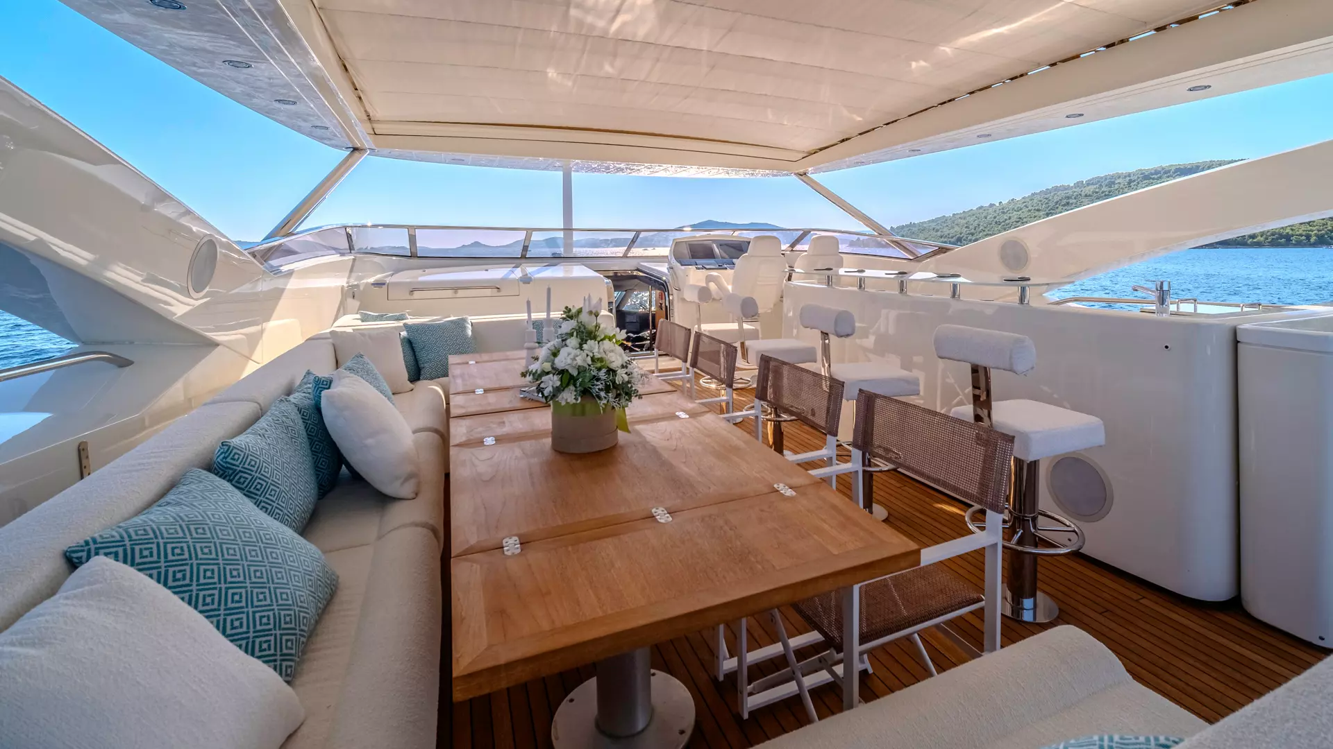 10-Arago-sun-deck-sitting-area_.JPG