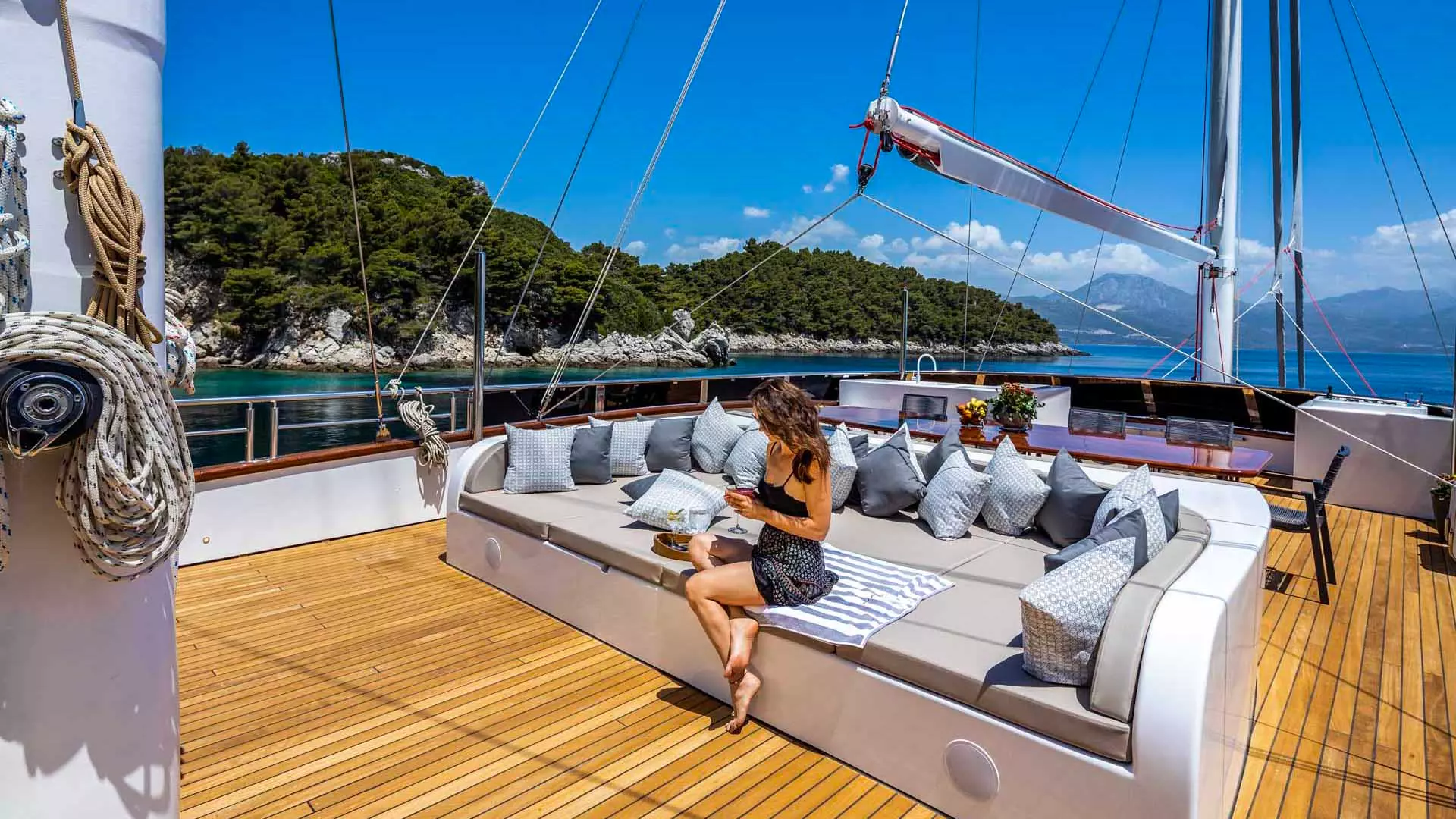 10-Love-story-lounging-area.jpg