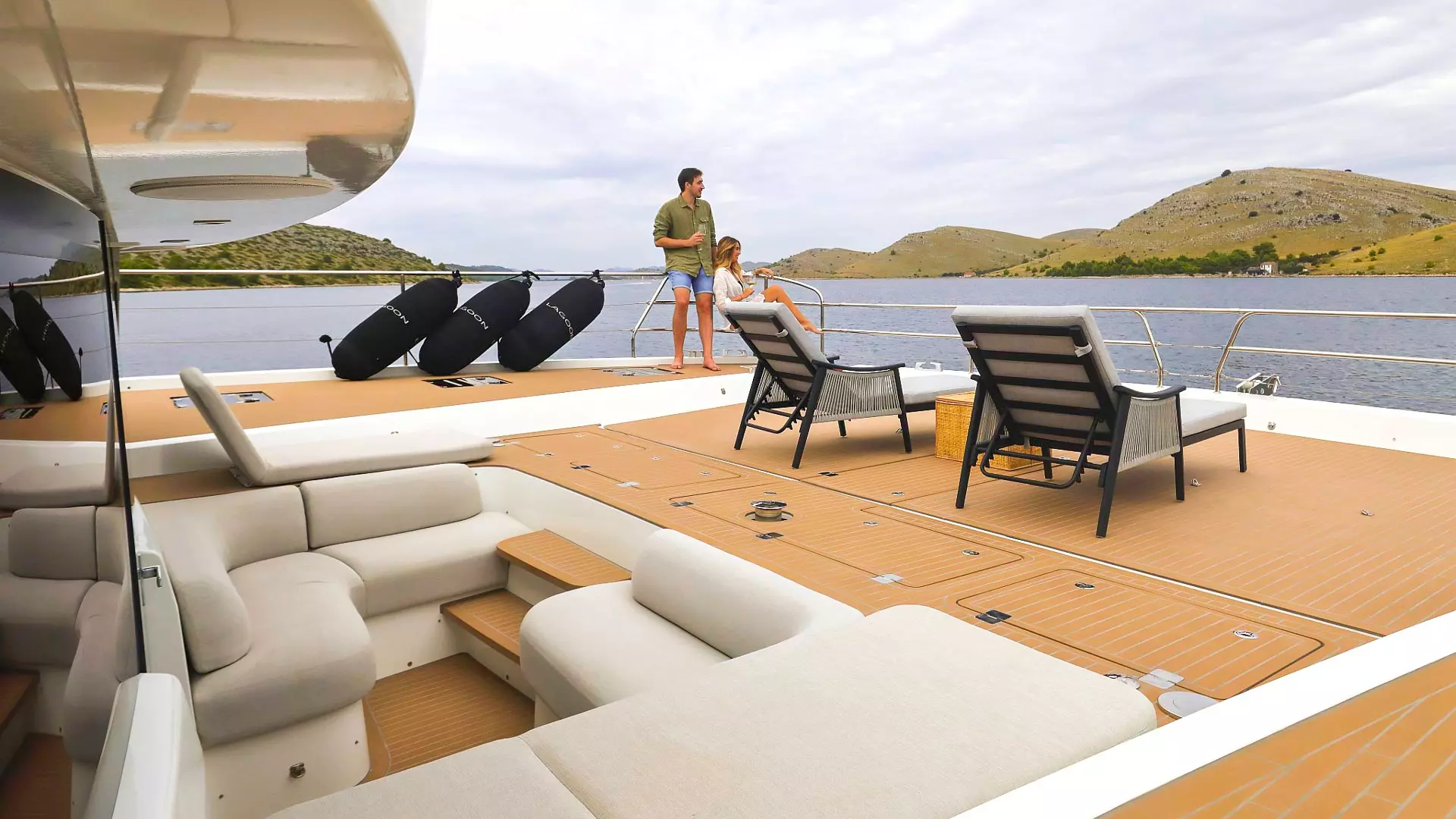 09-Lagoon-Sixty-7-foredeck-lounge-area _ _.JPG