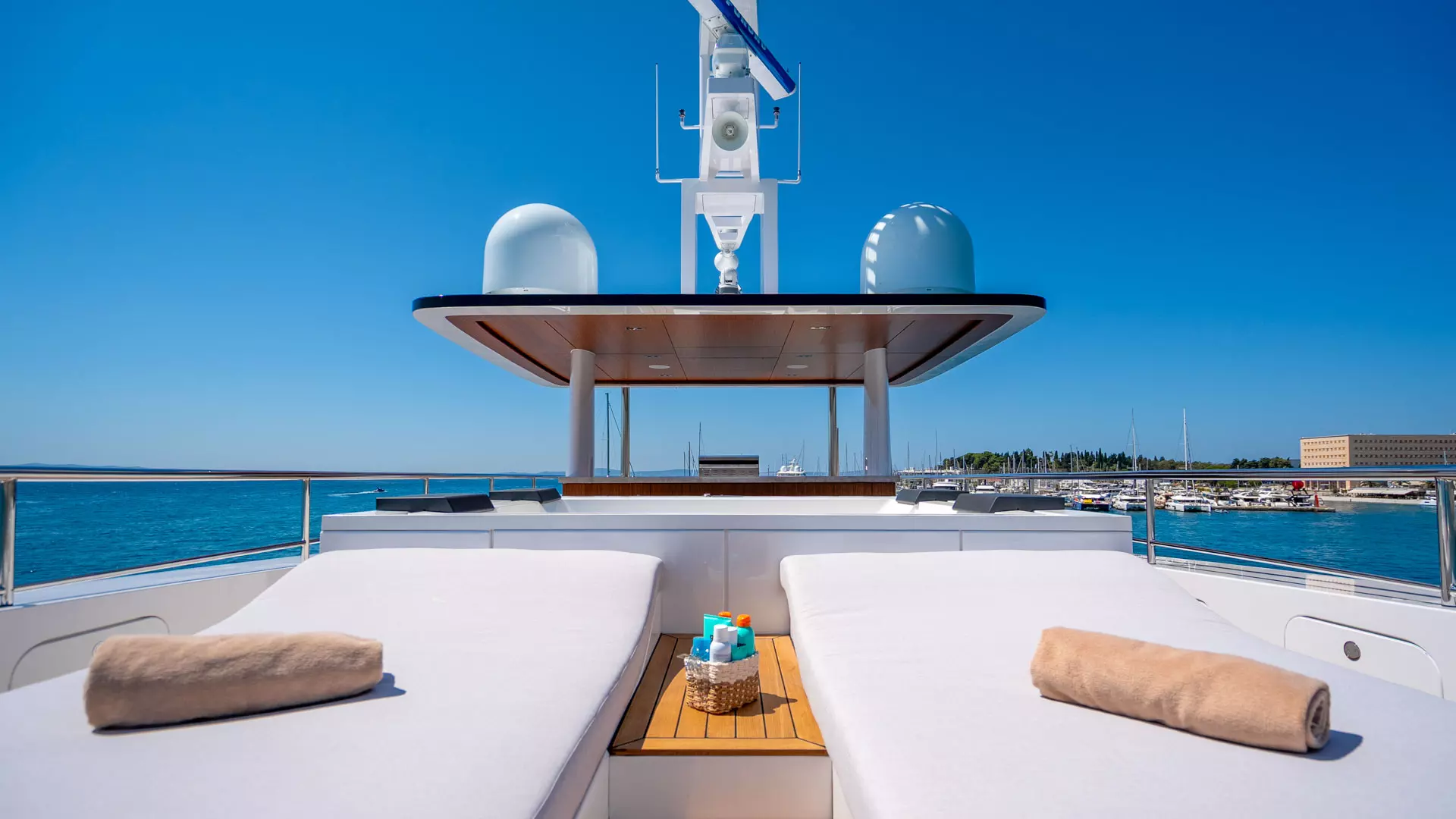09-Renata-sundeck-jacuzzi_.jpg