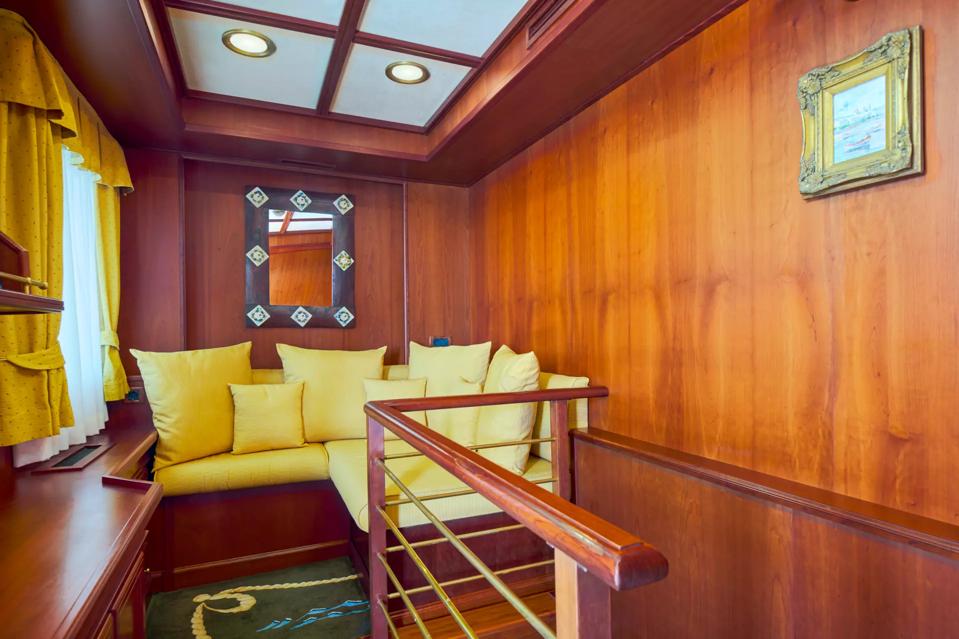 30-Seagull-II-Guest-room-private-saloon_ _.JPG