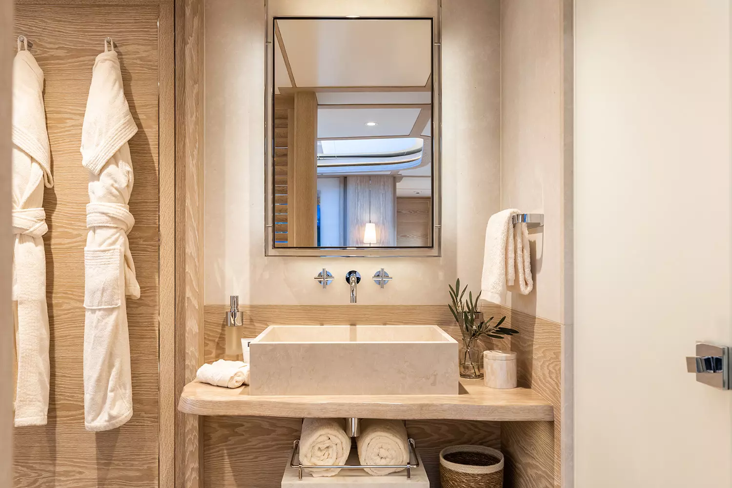 27 CALYPSO_Master cabin bathroom2.jpg