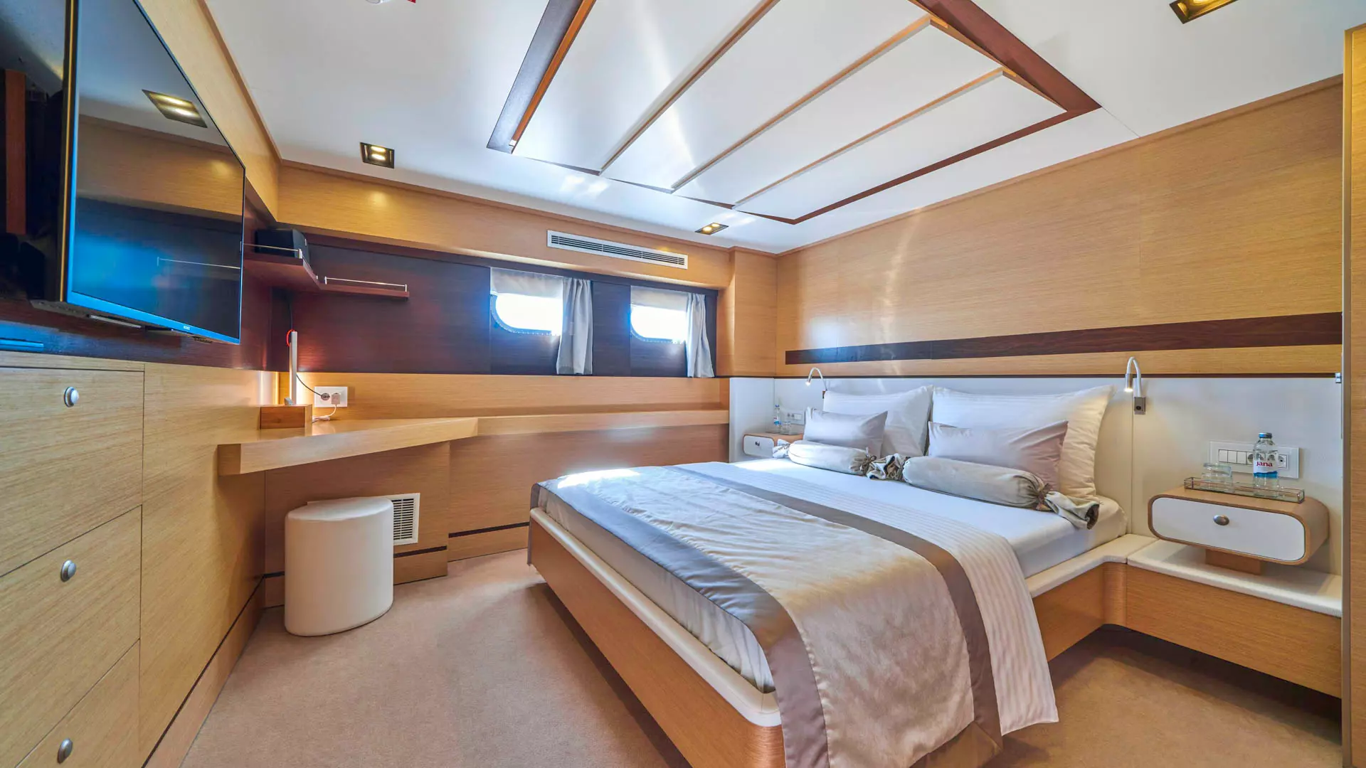 27-Omnia-Double-cabin-1 _ _.JPG