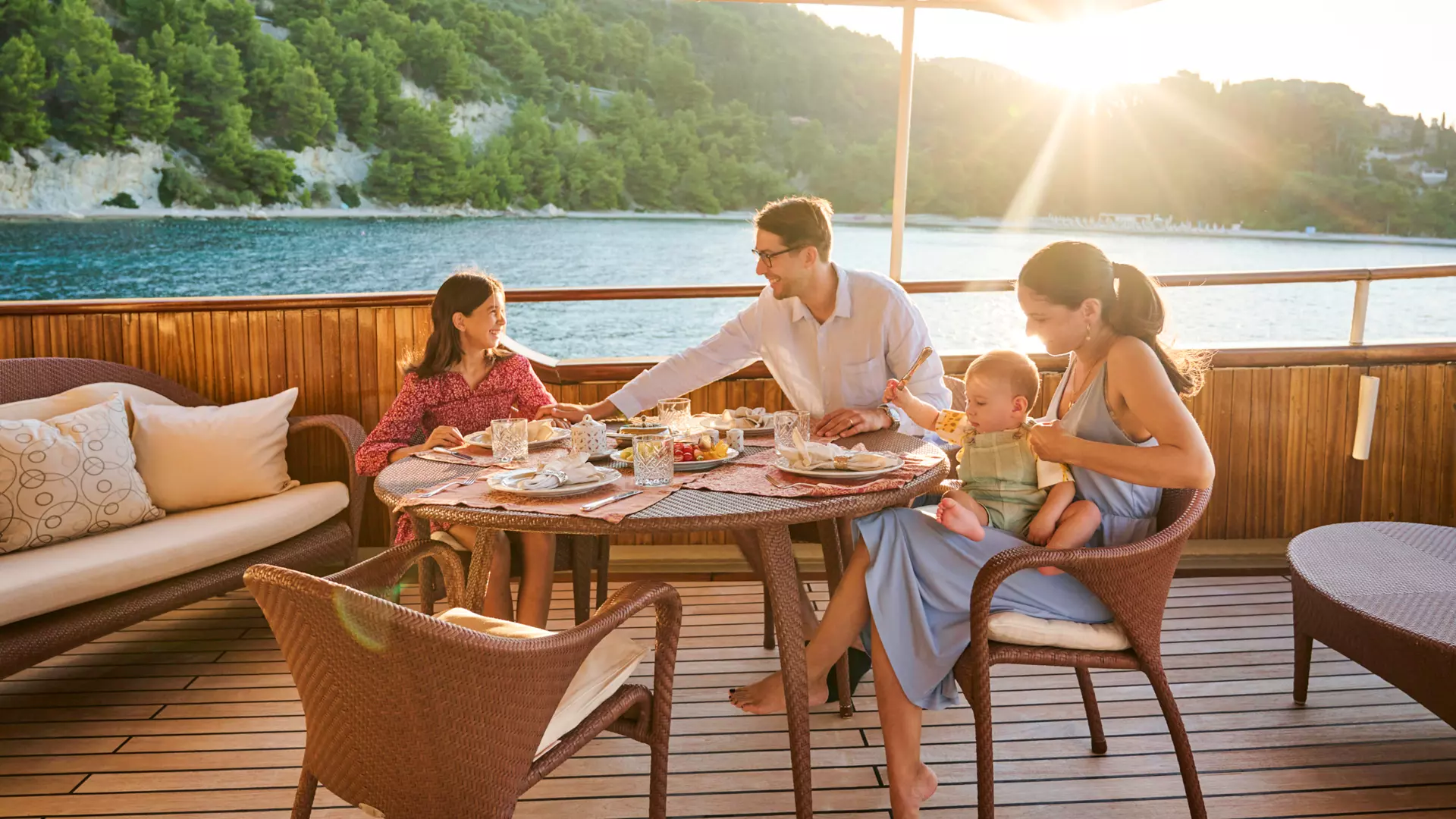 11-Seagull-II-dining-upper-deck_ _.JPG