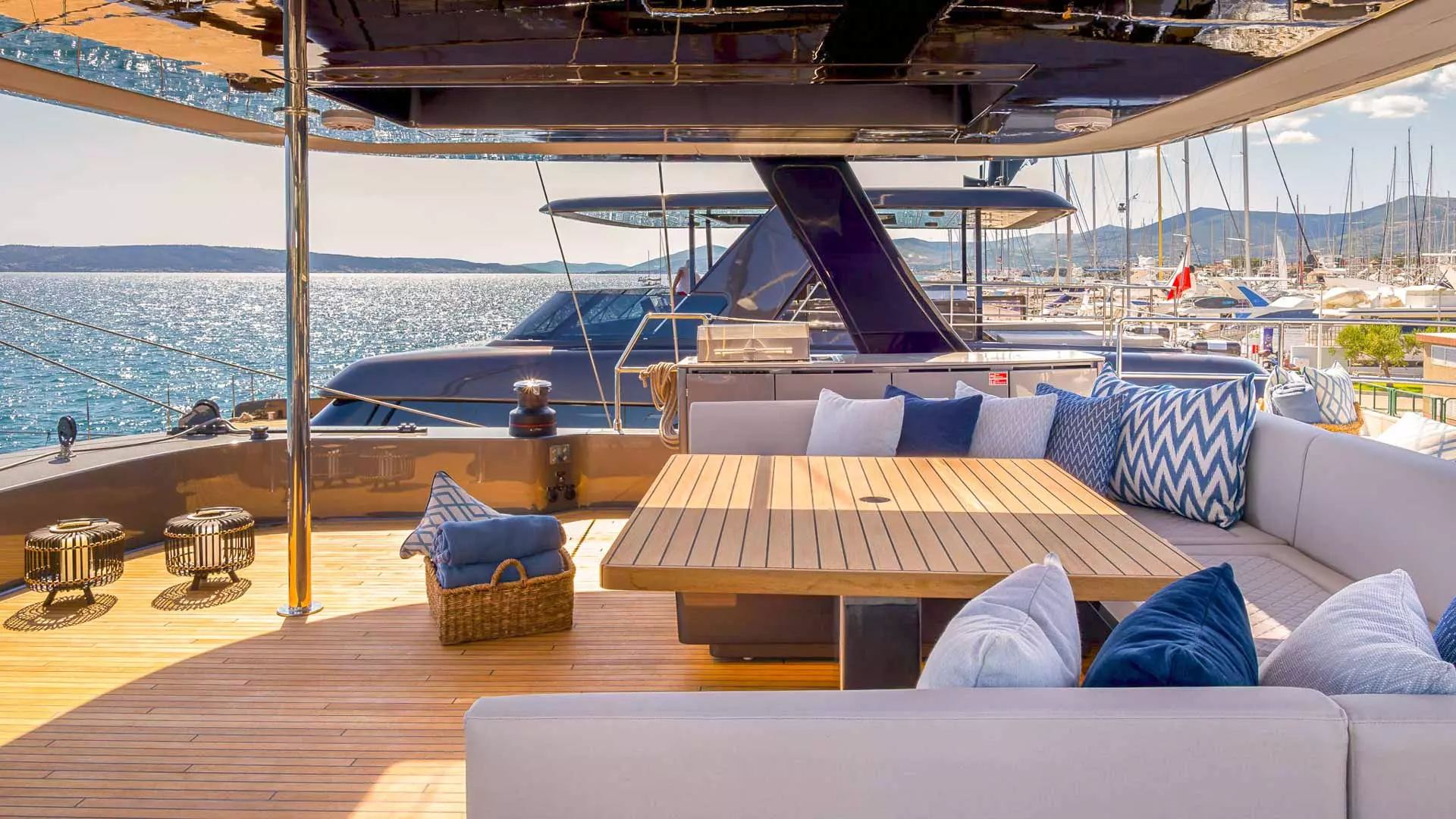 Sunreef 70 Eco Sunreef 70 Eco flybridge side view.jpg