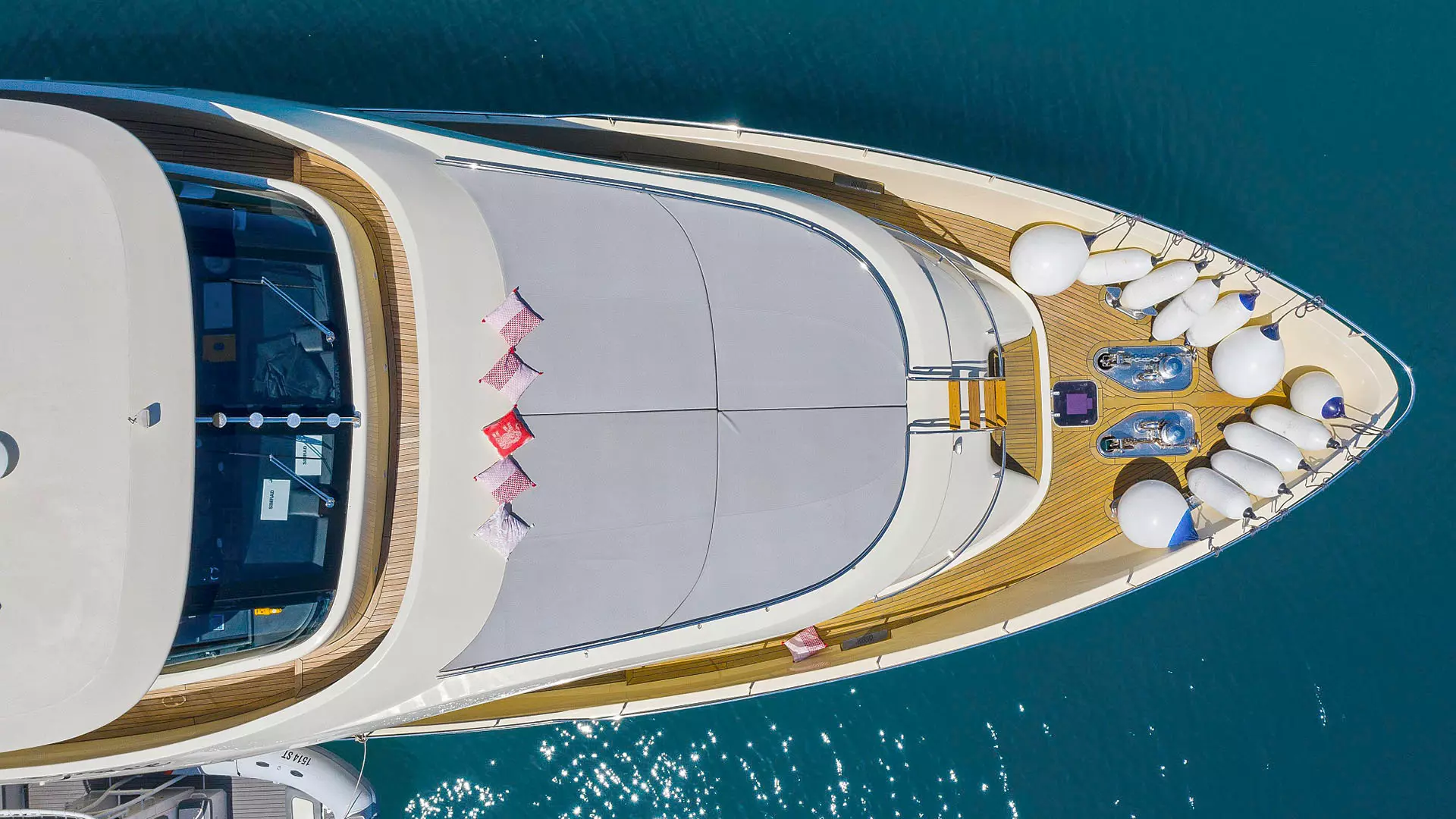 08-GRACE-foredeck _.JPG