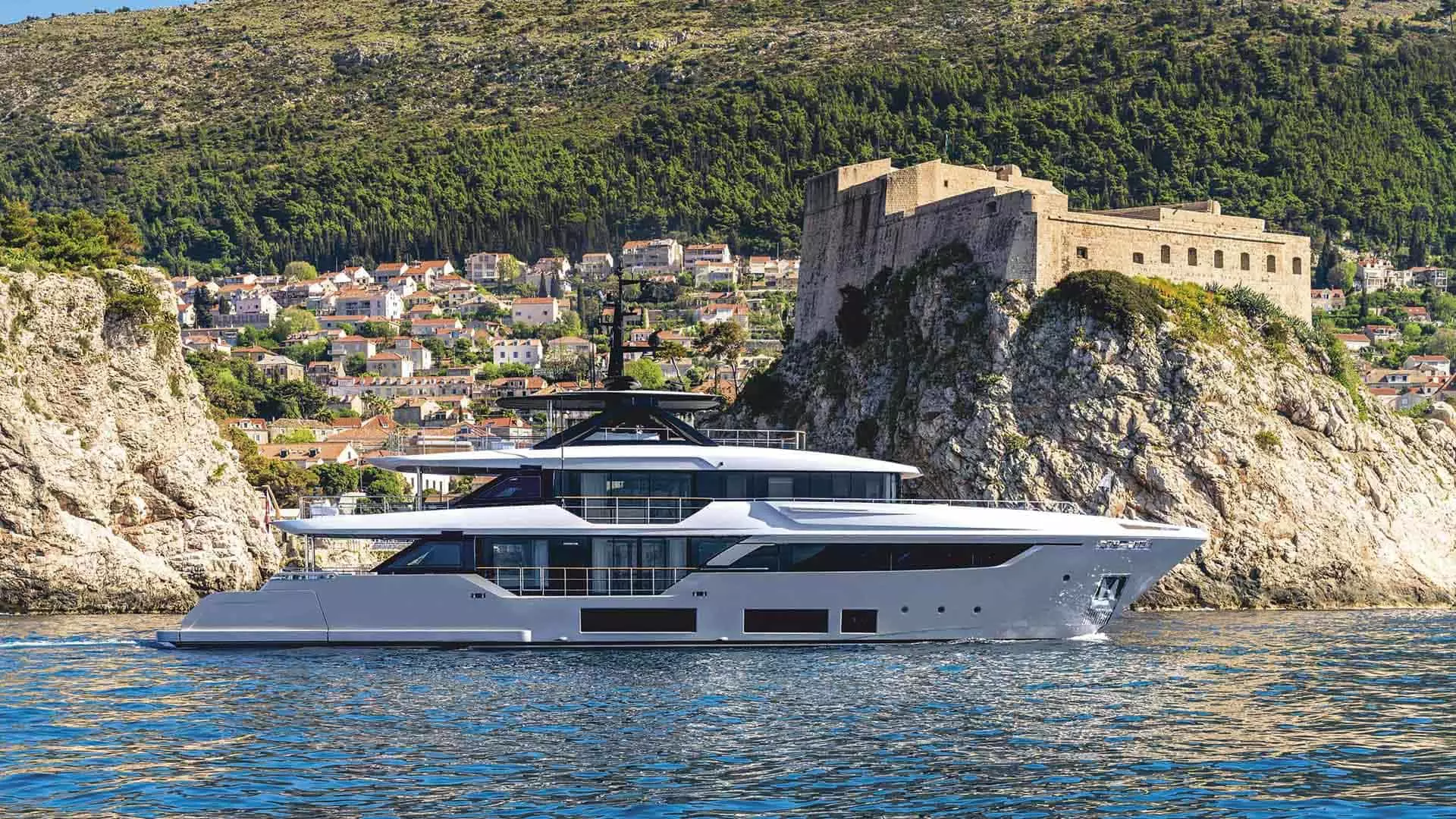 Custom Line Navetta 38 Review: Floating Fantasy