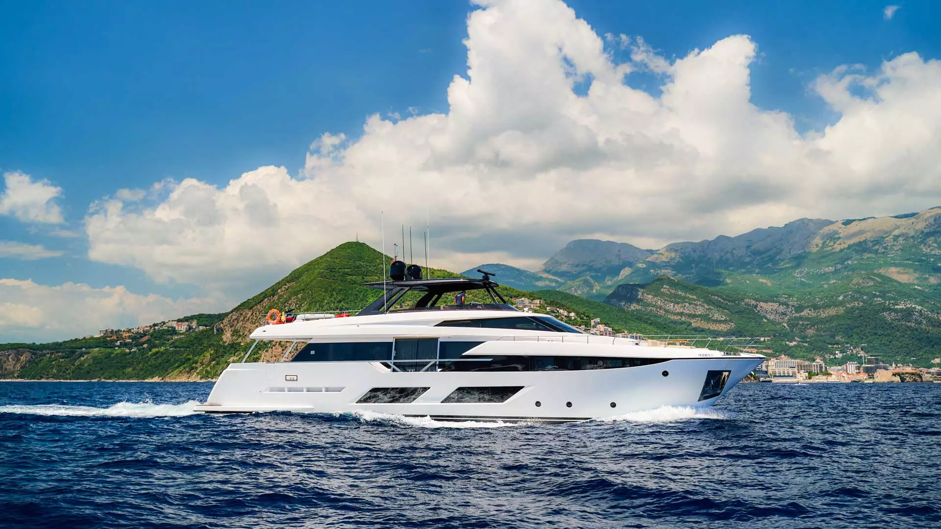 03-Madra-II-starboard-cruising_.jpg