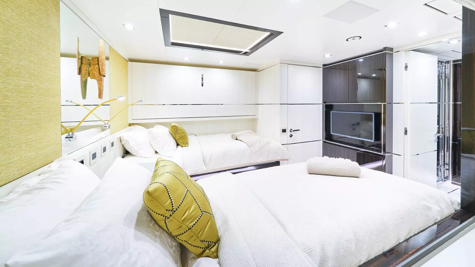 18-HAPPY-ME-twin-cabin.jpg