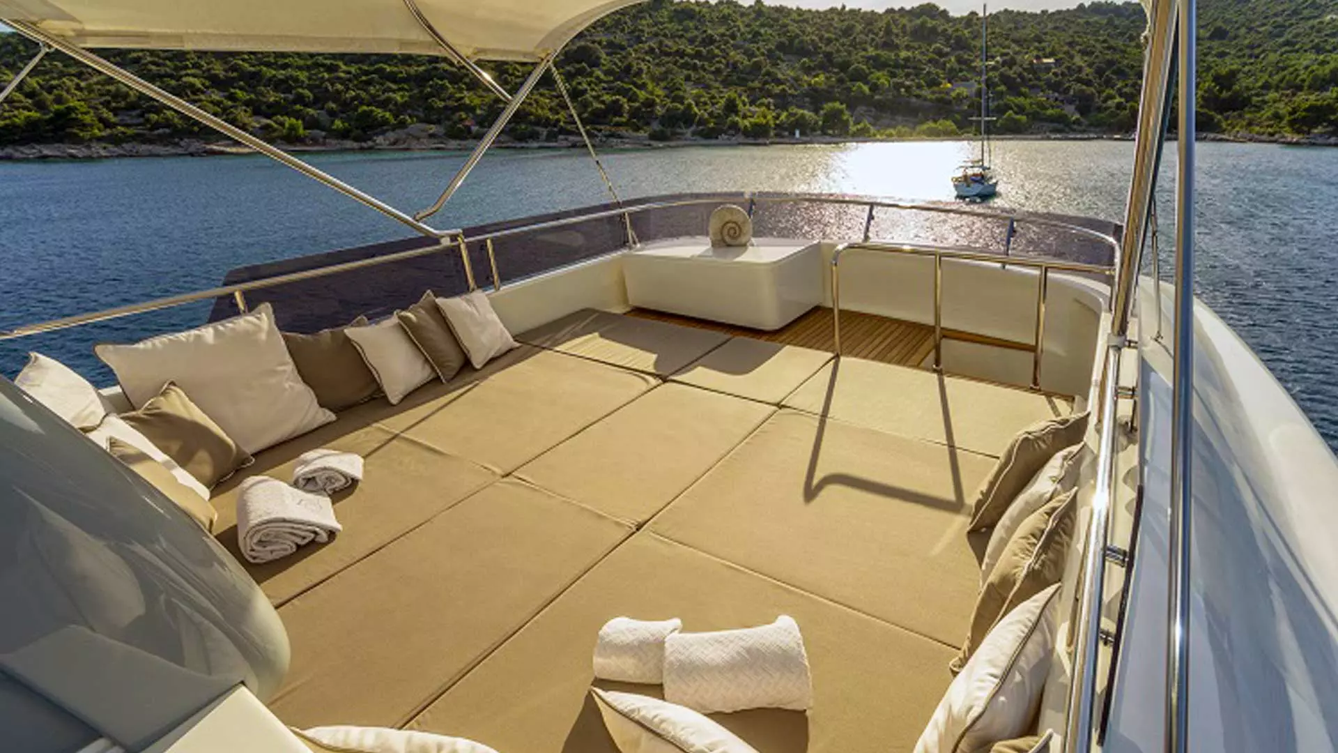 Flybridge sundeck