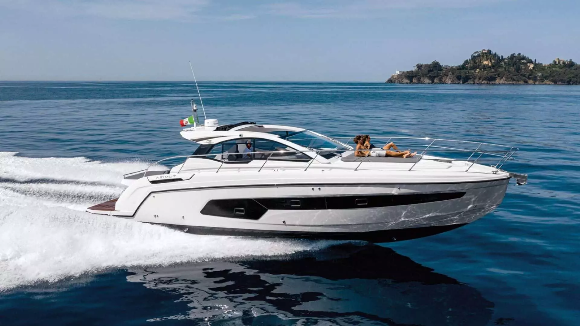 Azimut Atlantis 45 Review: Sporty Family Cruiser